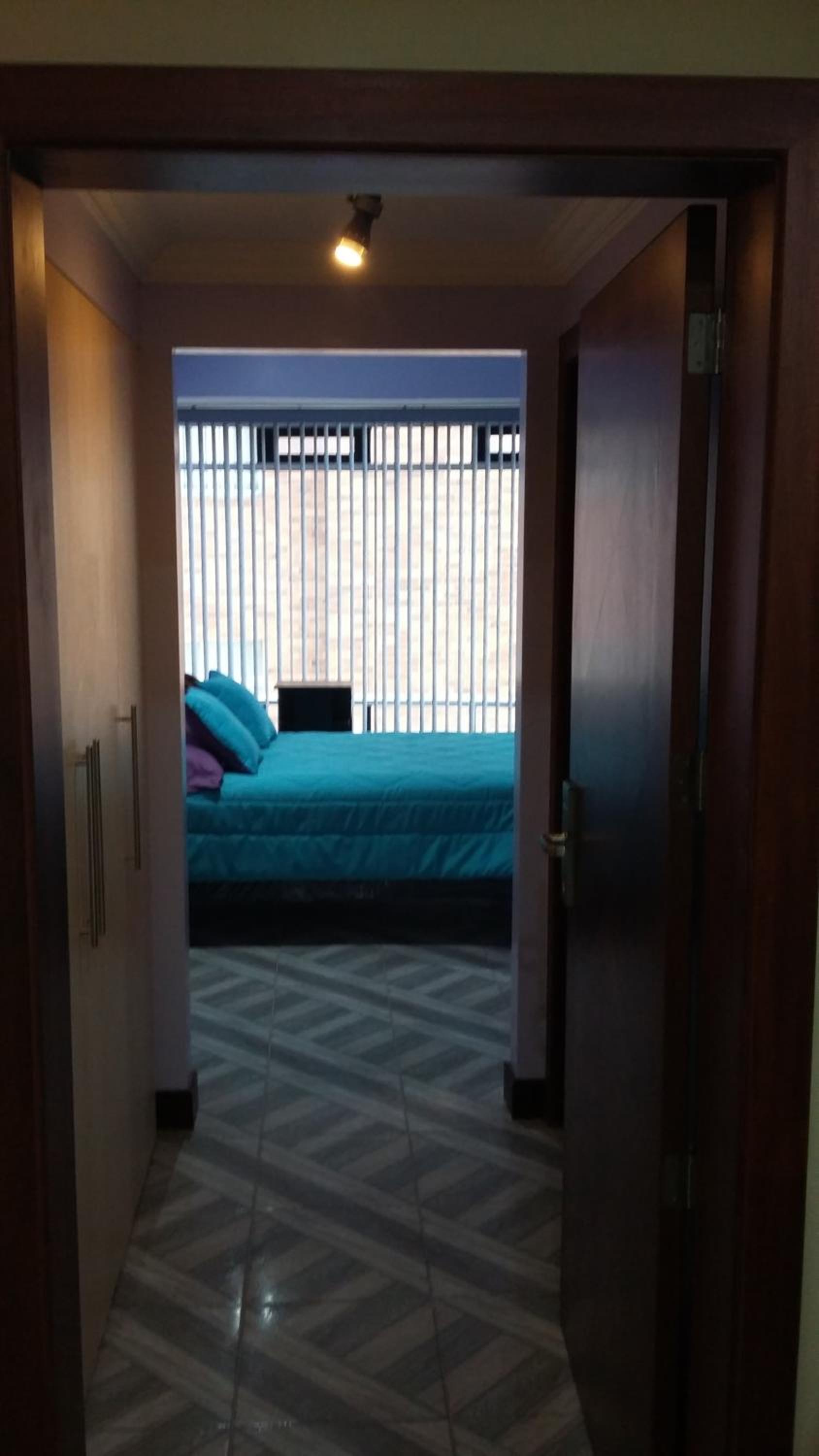 Edificio Parque Real Habitación con baño privado view 3