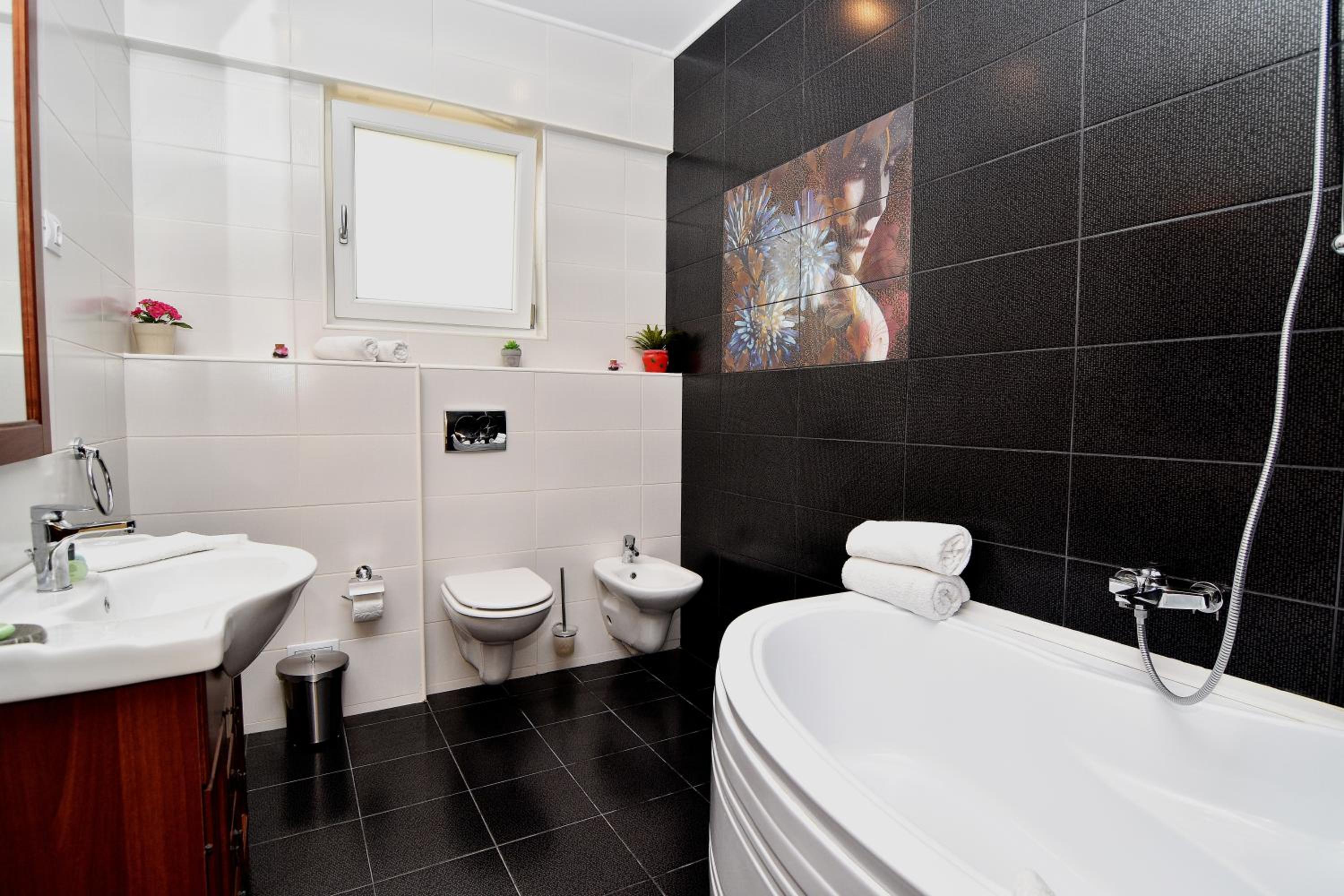 Boutique Vila White Duchess
