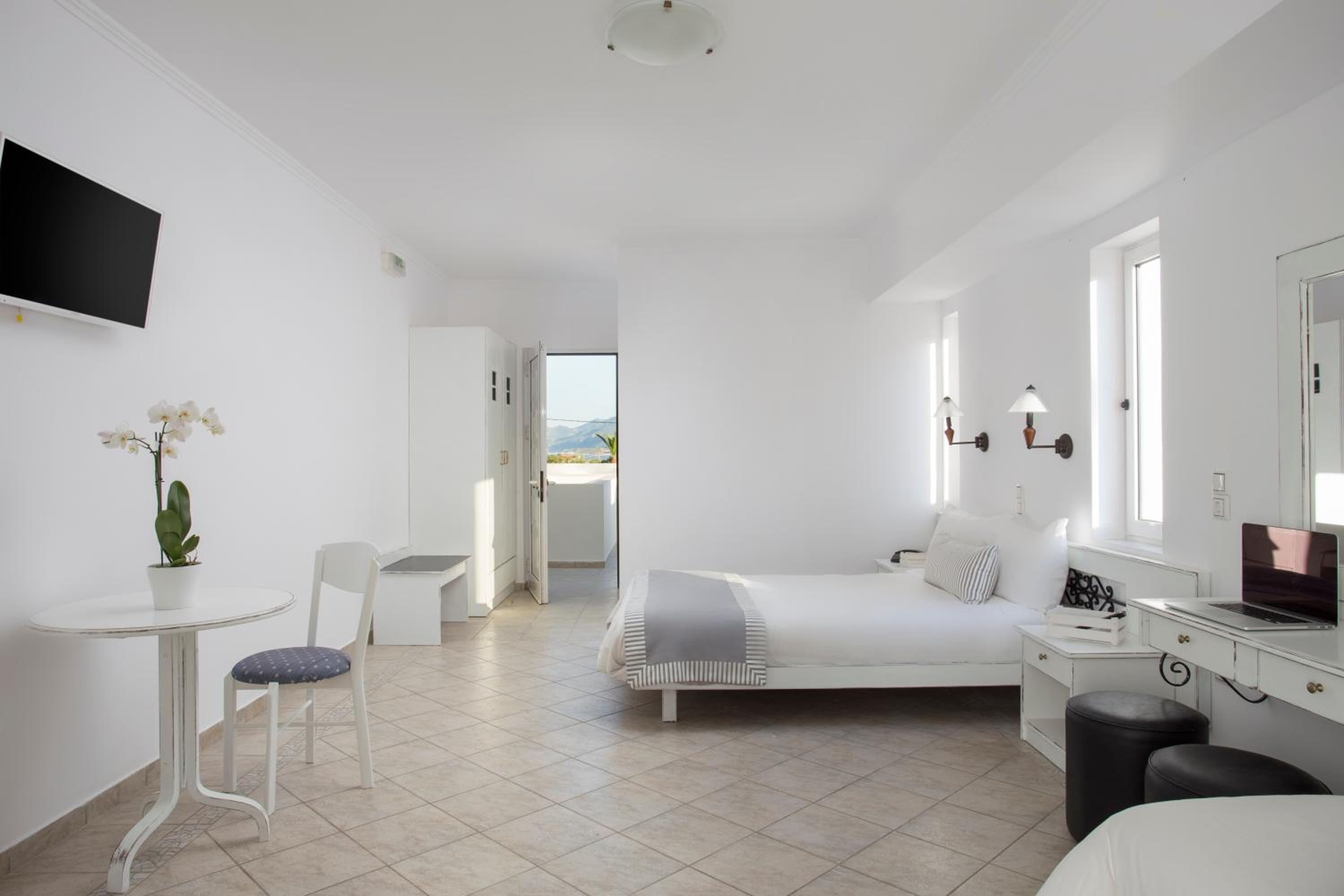Iris Beach Hotel