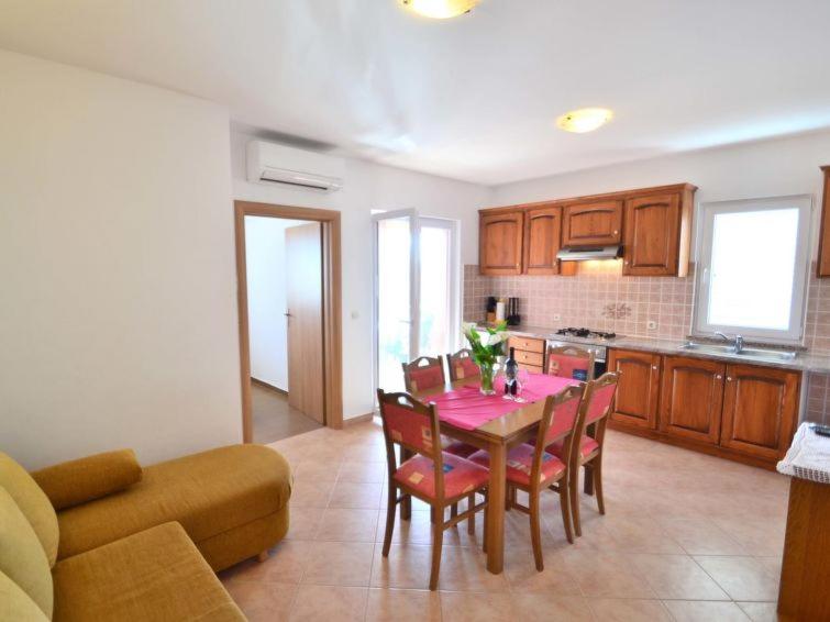 Apartments Milin view 5