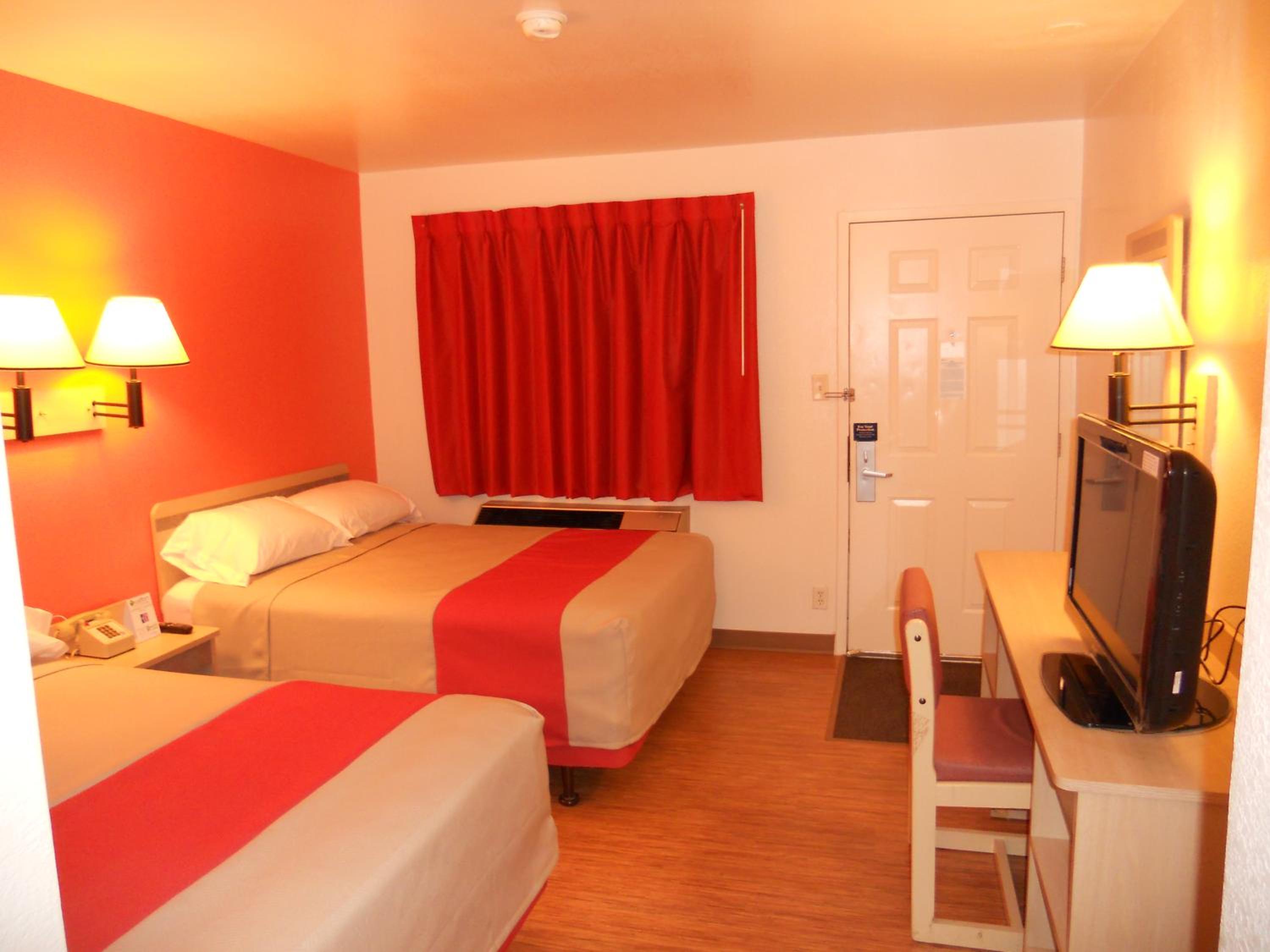 Motel 6-Des Moines, IA - North