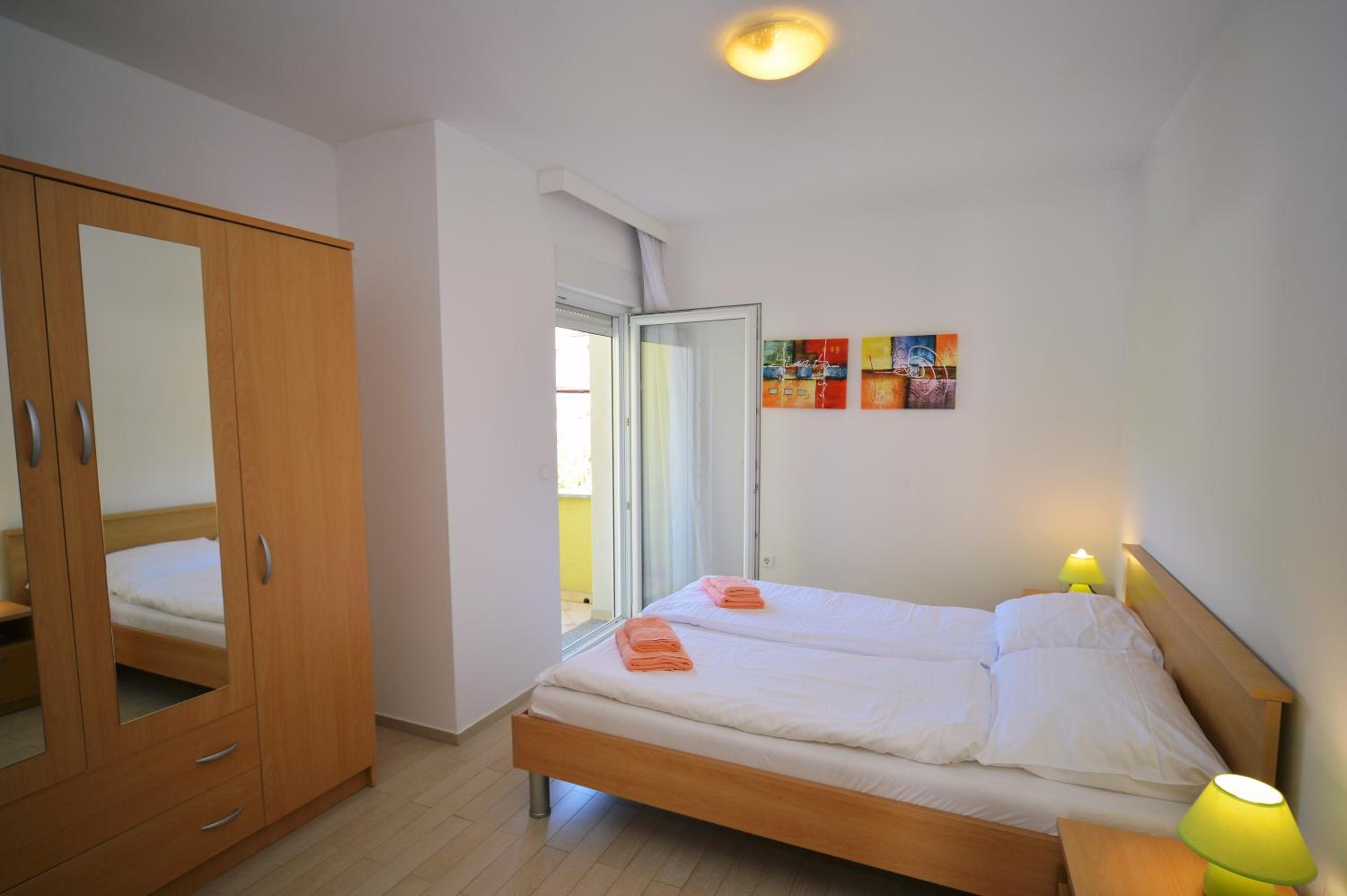 Apartments Mrkonja
