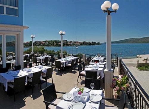 Villa Iris Apartments