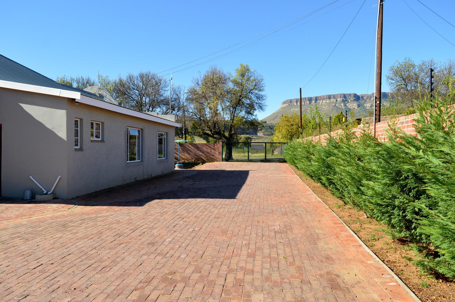 Village Lodge Harrismith view 3