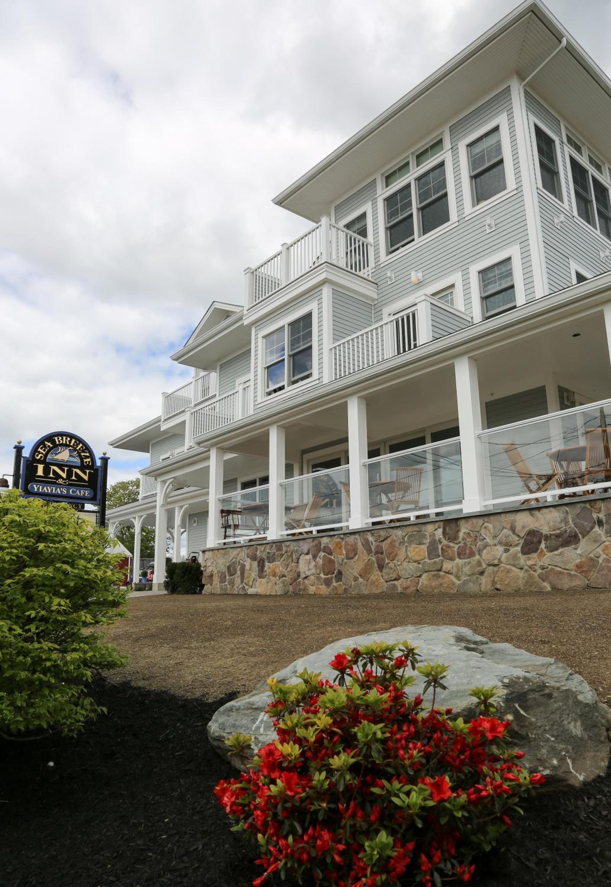 Hotel The Sea Breeze Inn - Image 1