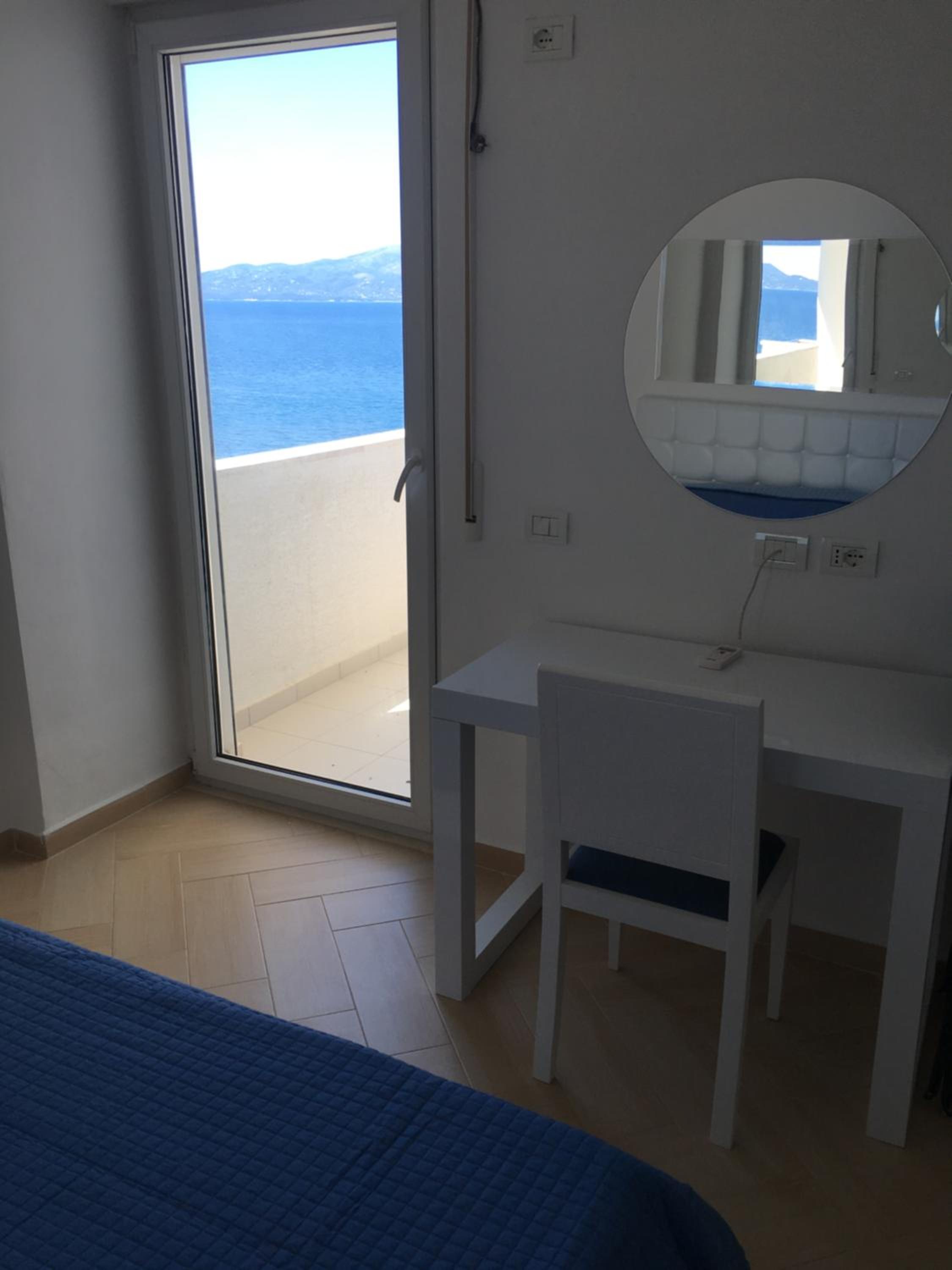 White Residence Apartament