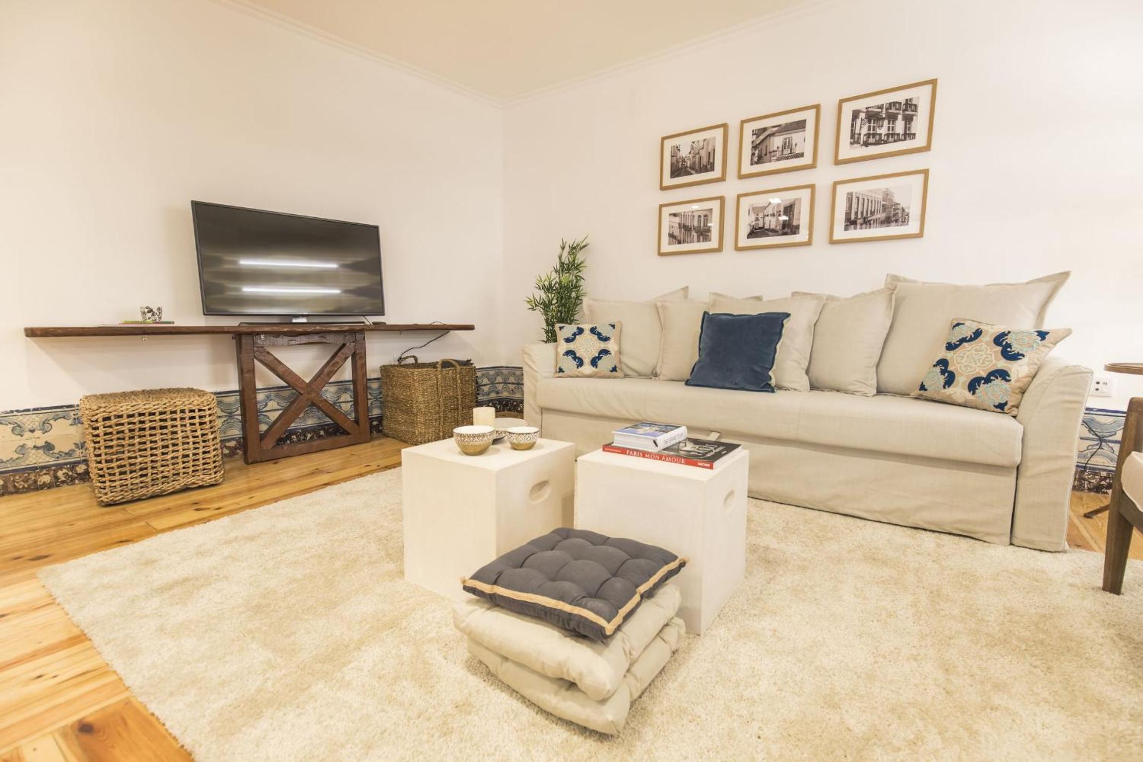 Downtown Magnificent Flat by LovelyStay view 3