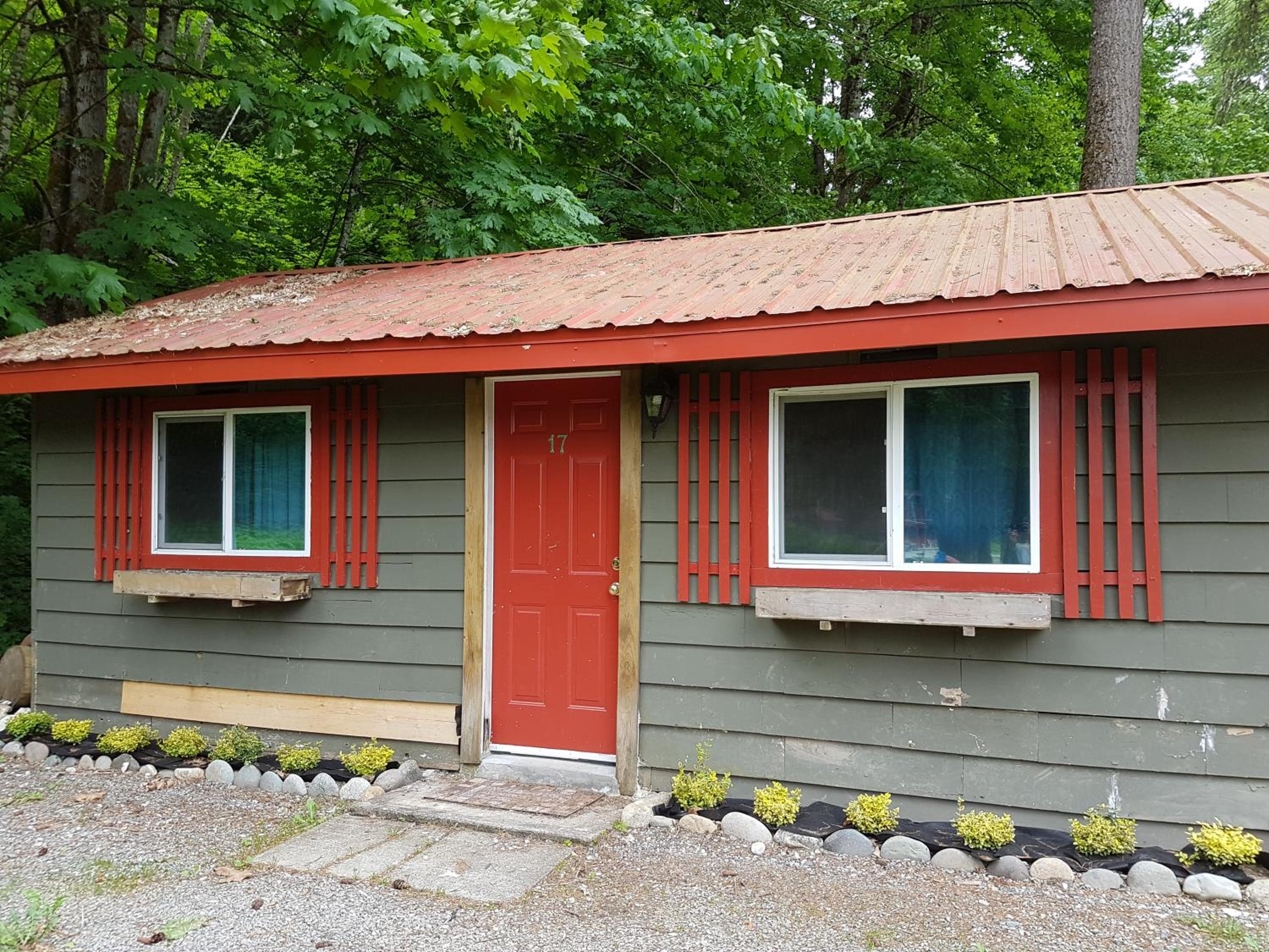 Holiday Motel & RV Resort