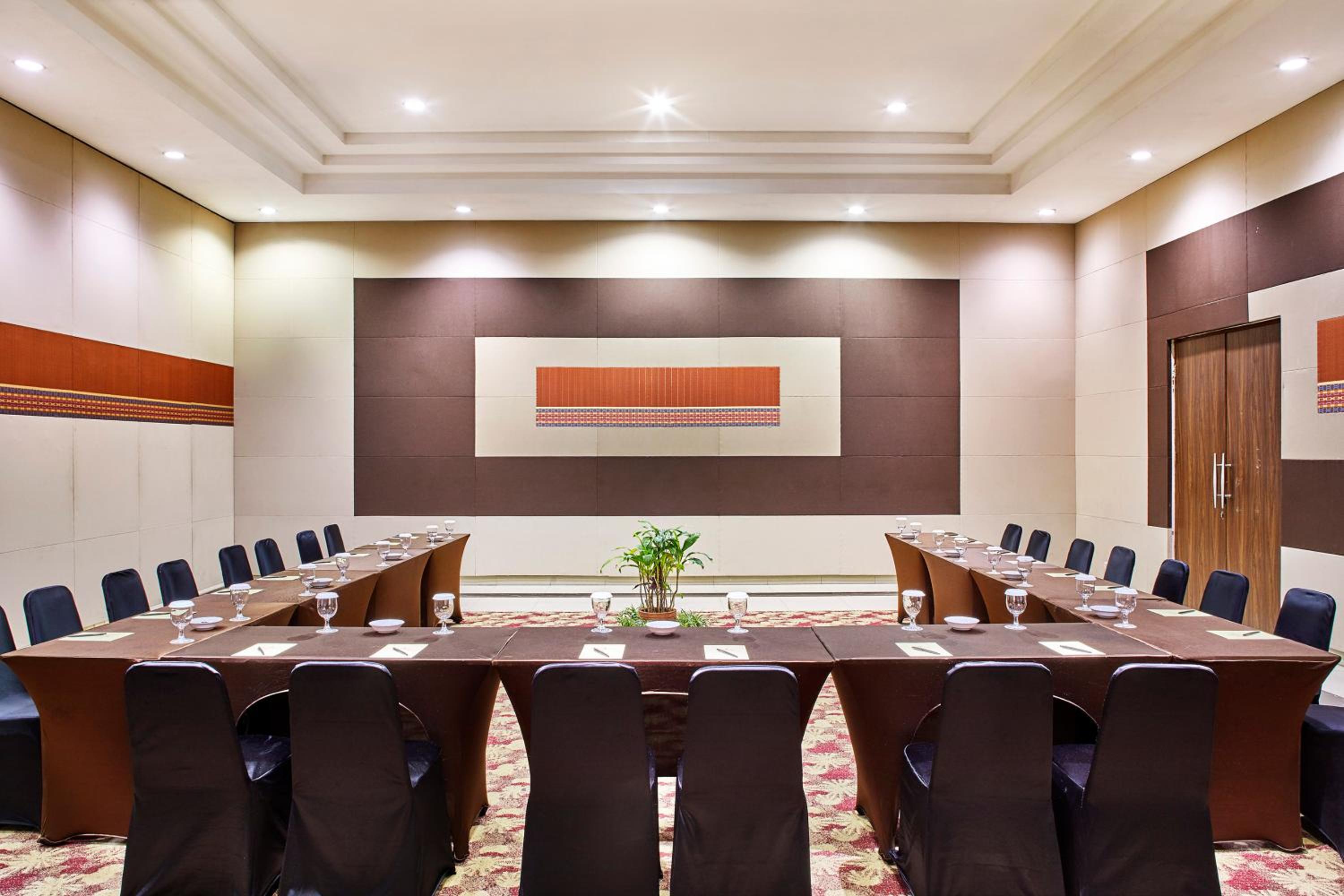Jambuluwuk Convention Hall & Resort Puncak