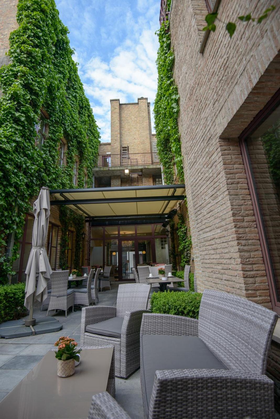 Bruges Vacations - Hotel Acacia - Property Image 2