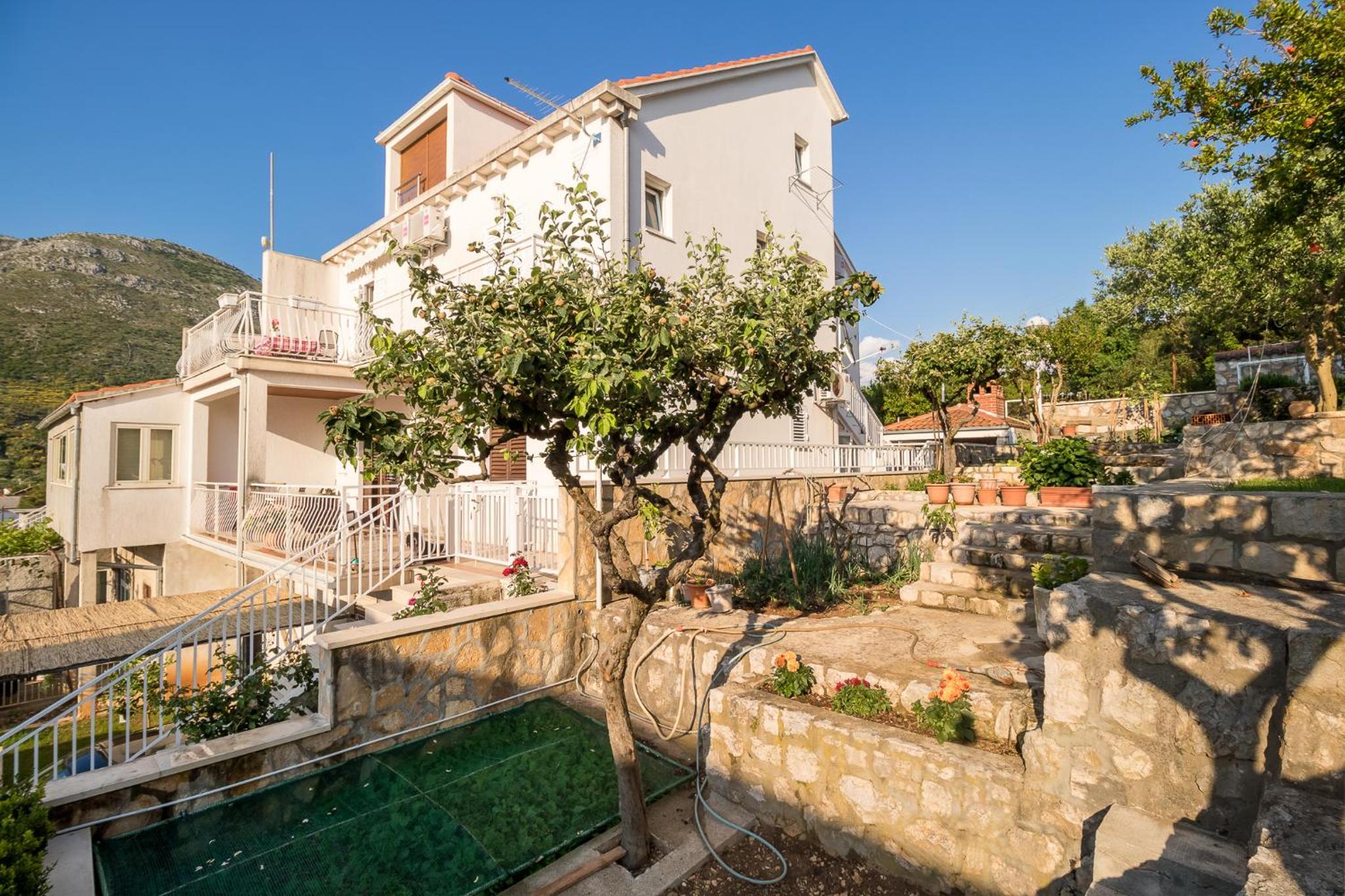 Apartment Pina - A Home Away From Home With A Private Jacuzzi view 2