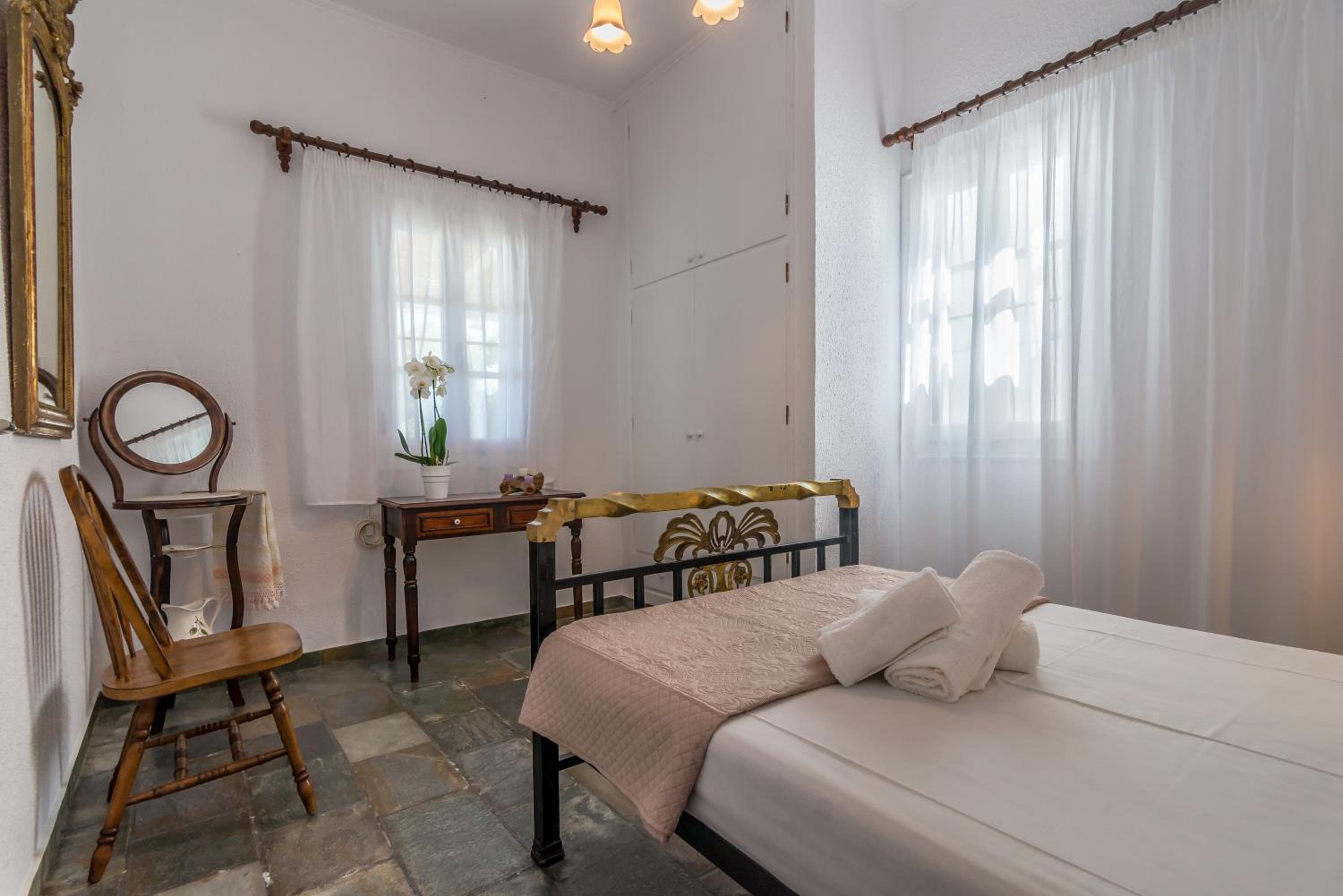 Mandrakia Bliss House
