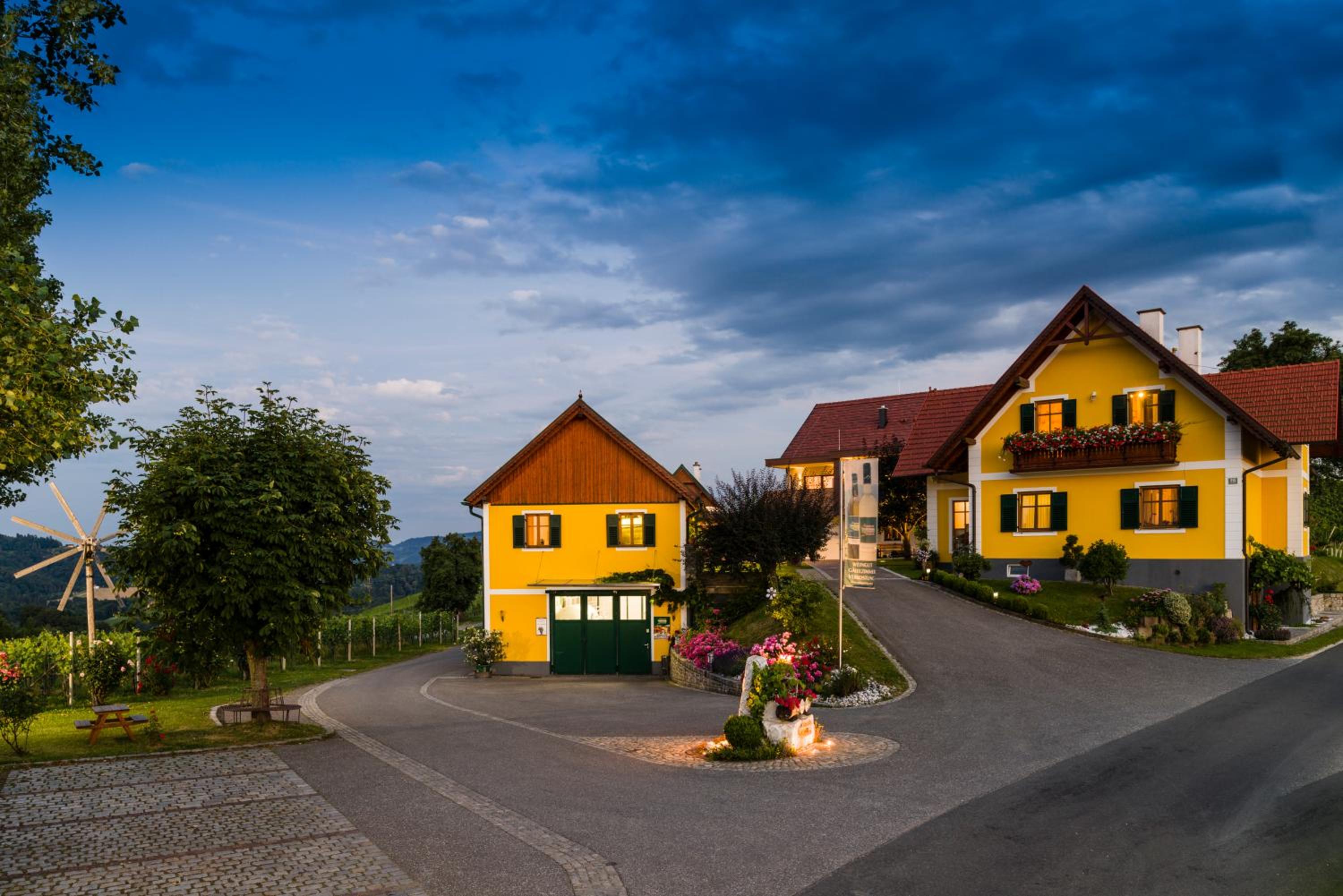 Weingut-Wohlfühlzimmer Adam-Lieleg