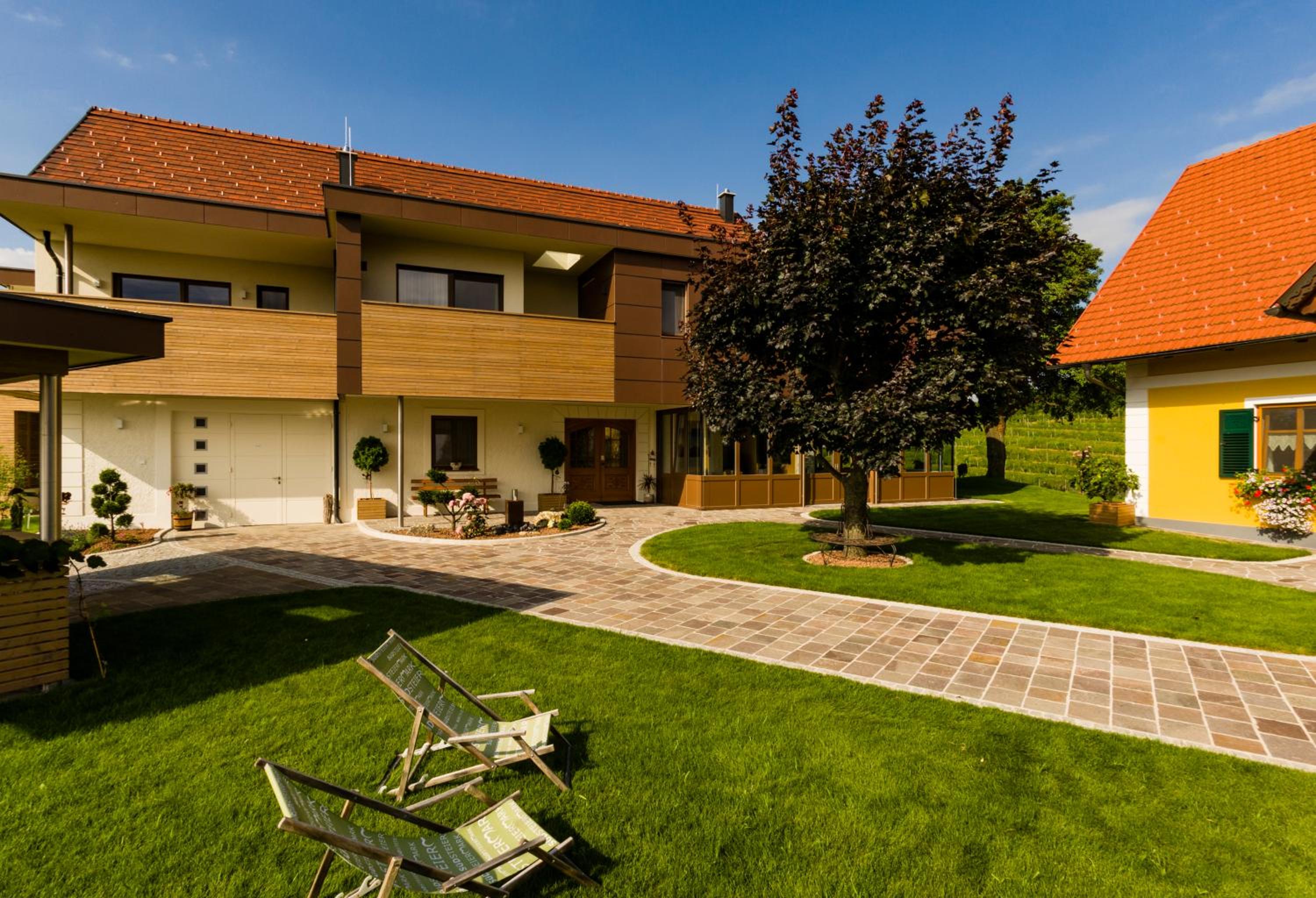 Weingut-Wohlfühlzimmer Adam-Lieleg