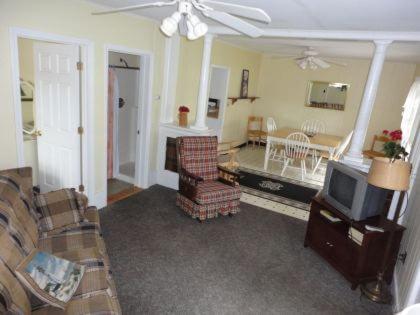 Sandpiper Beachfront Motel