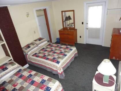 Sandpiper Beachfront Motel