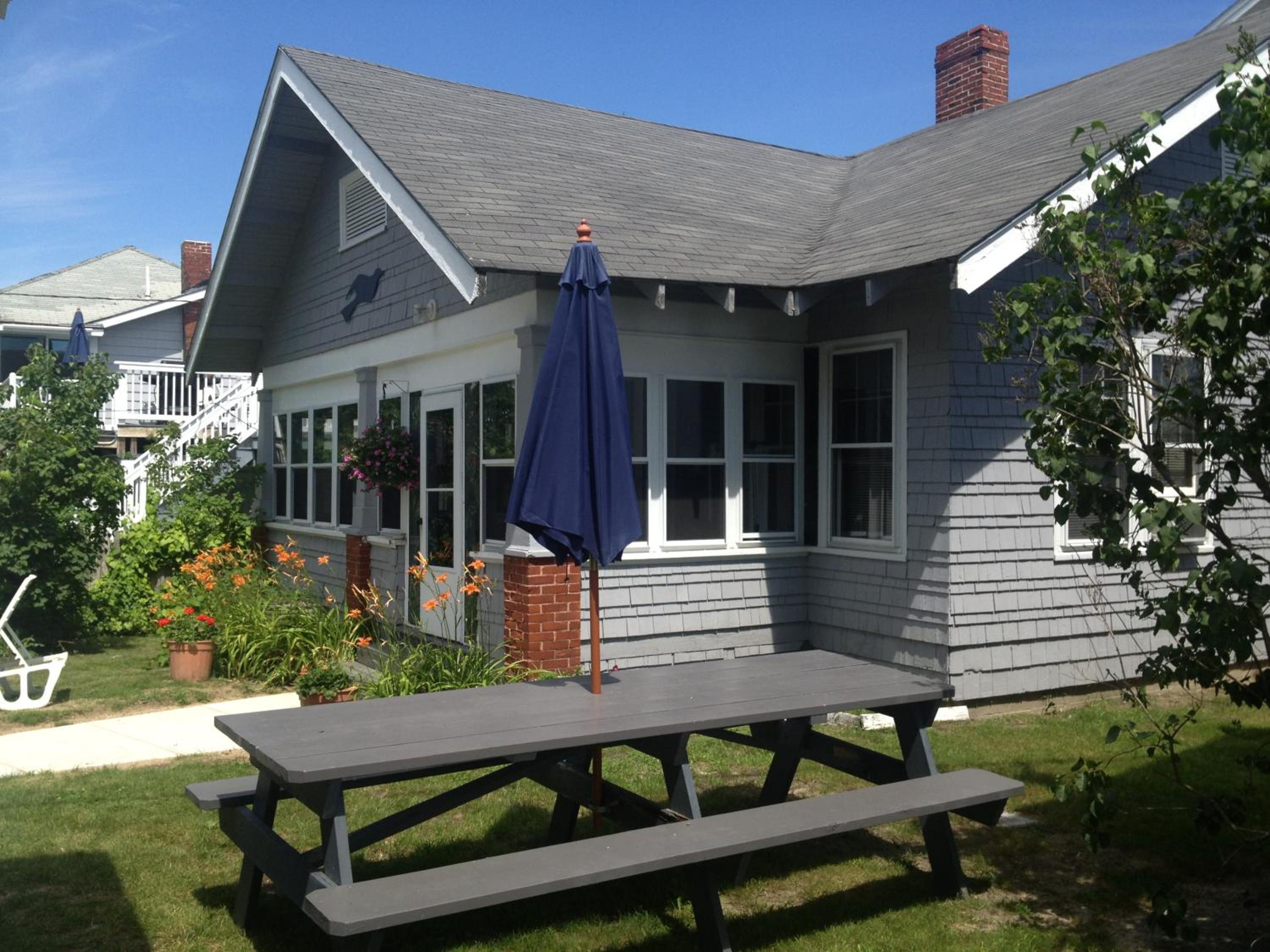Sandpiper Beachfront Motel