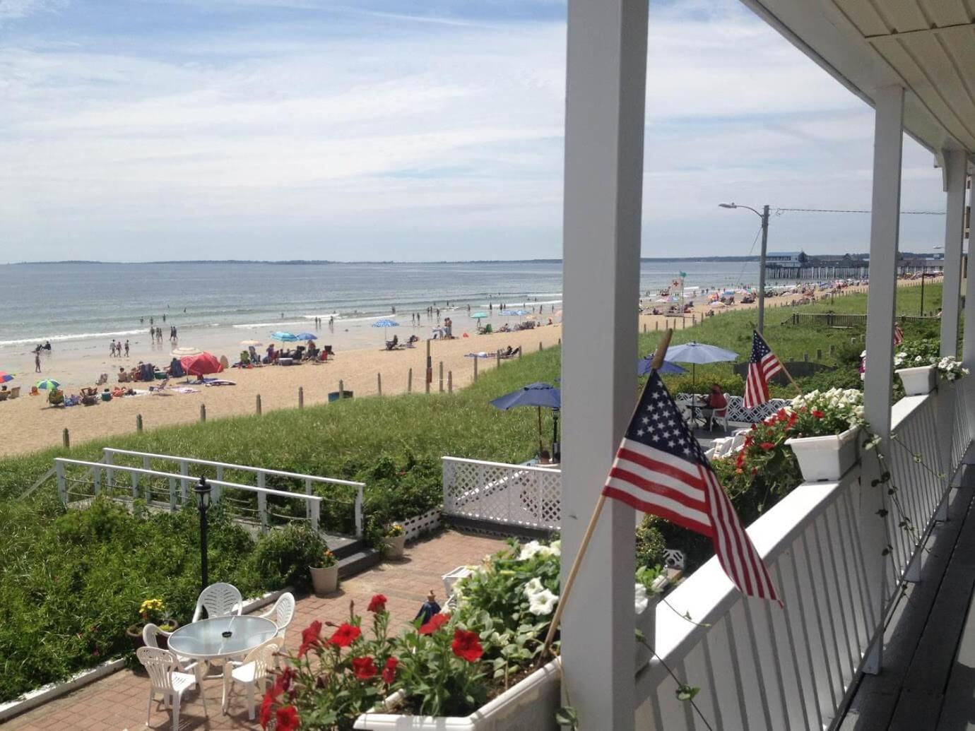 Sandpiper Beachfront Motel