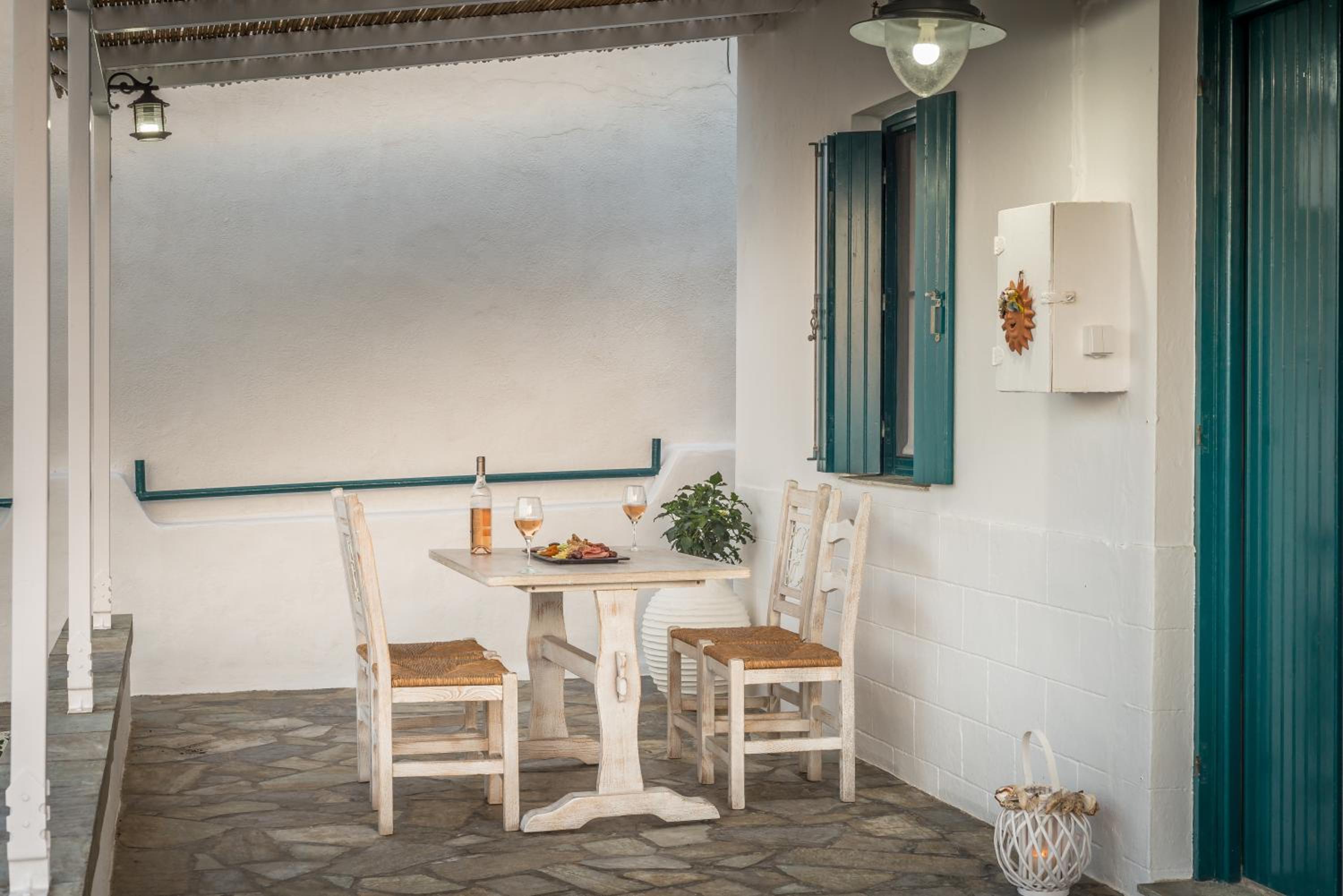 Mandrakia Bliss House