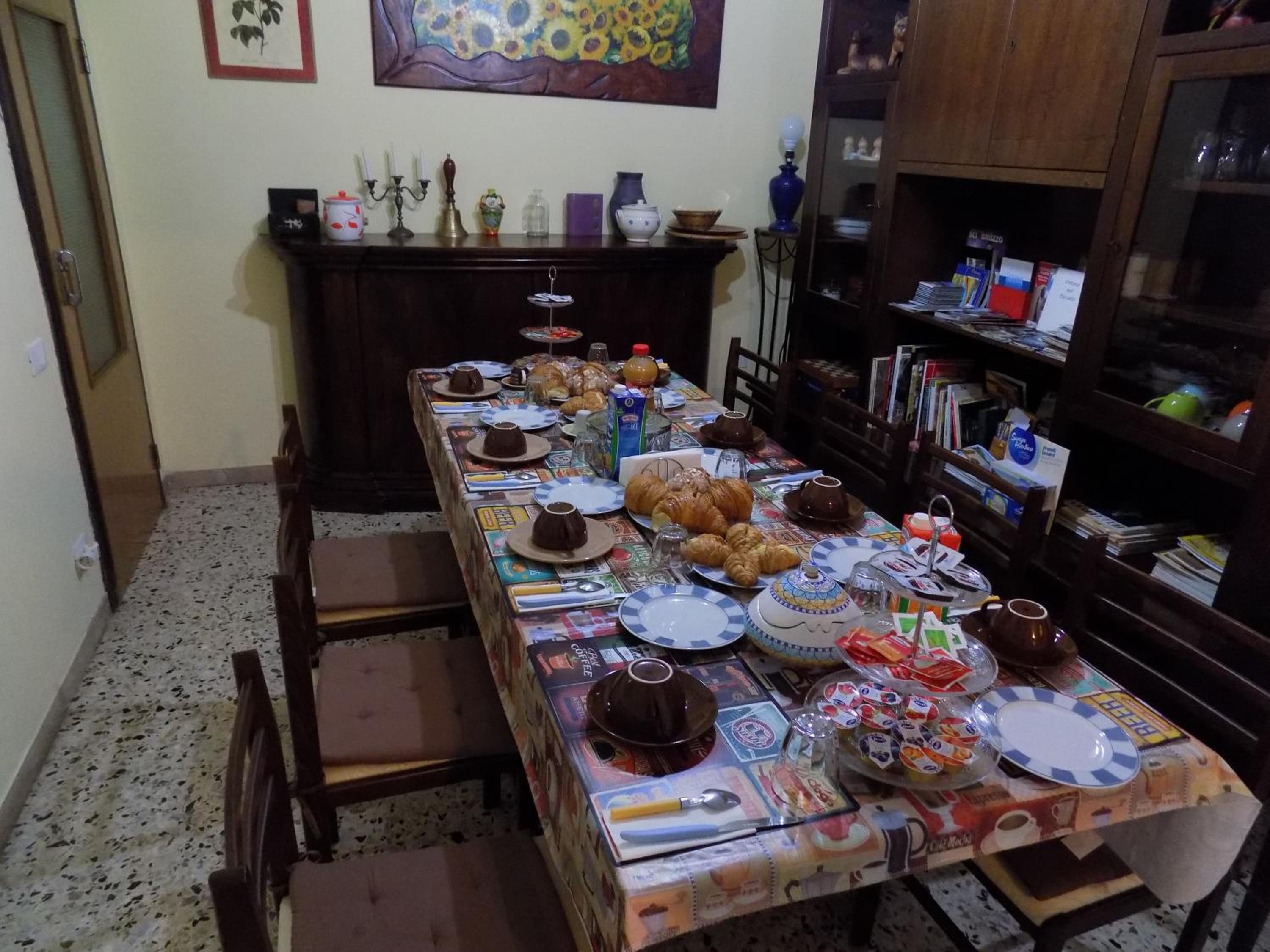 B&B Falcone en Ortona — dining