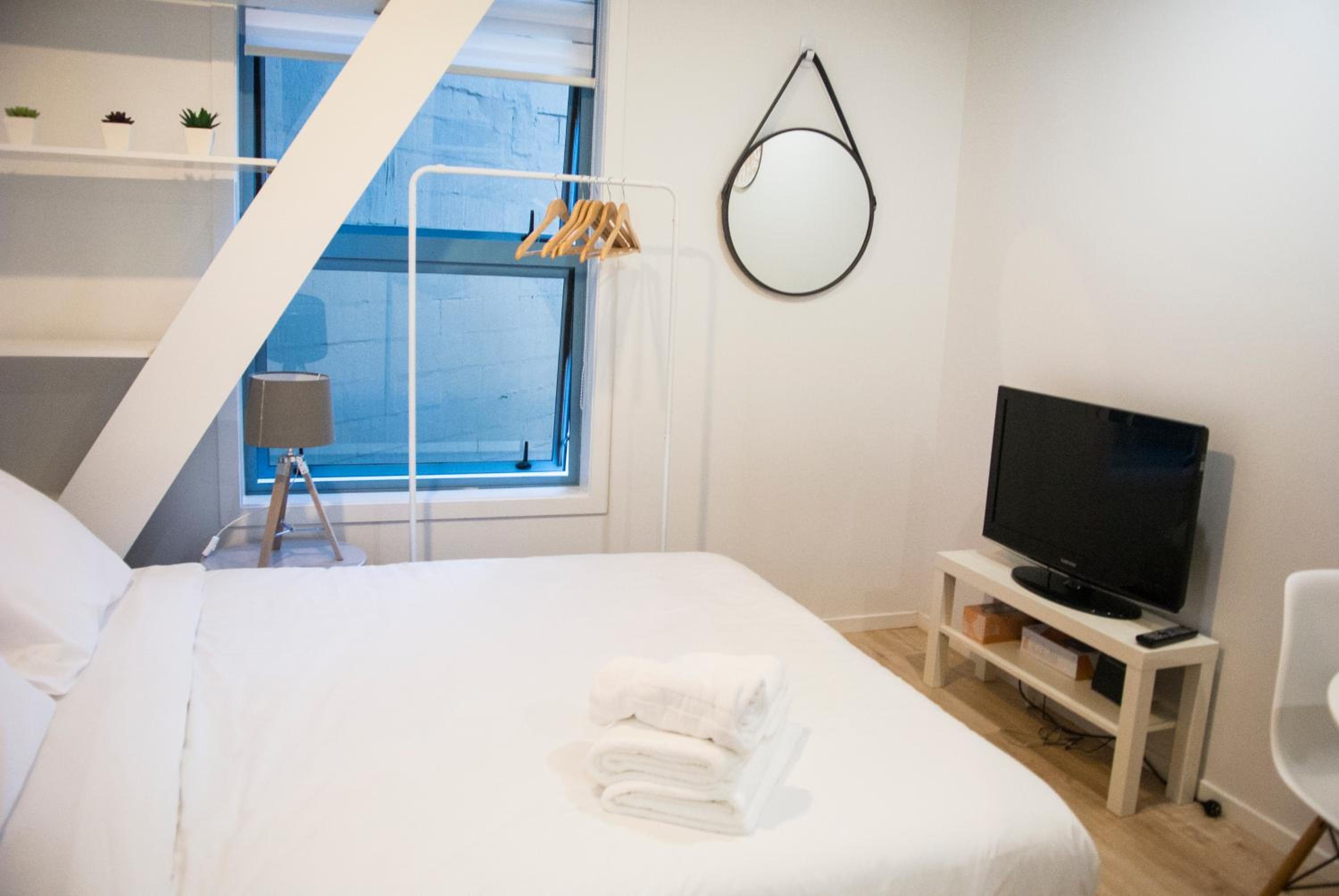 Snug Studio in the heart of the city view 5