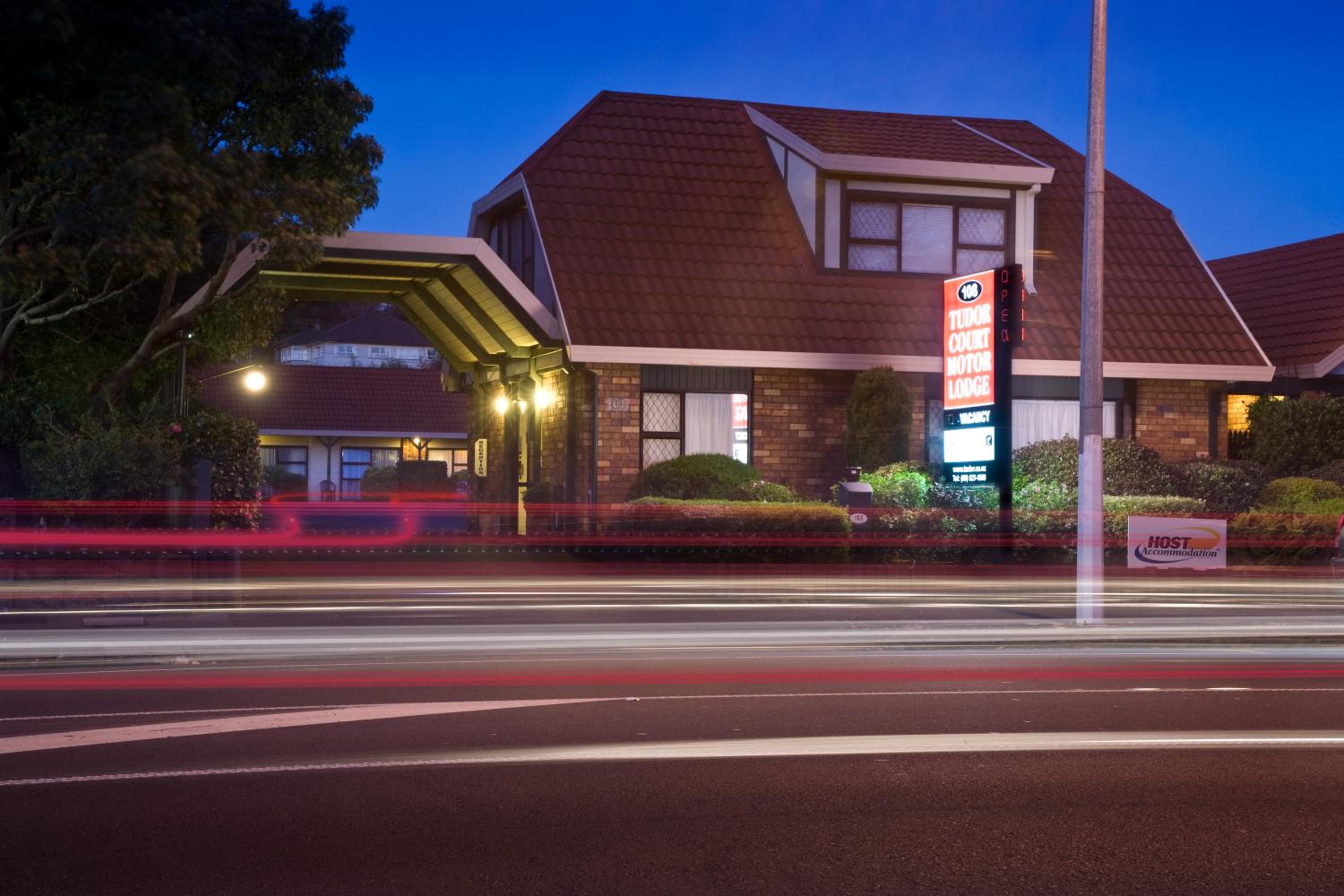 Tudor Court Motor Lodge — photo 55