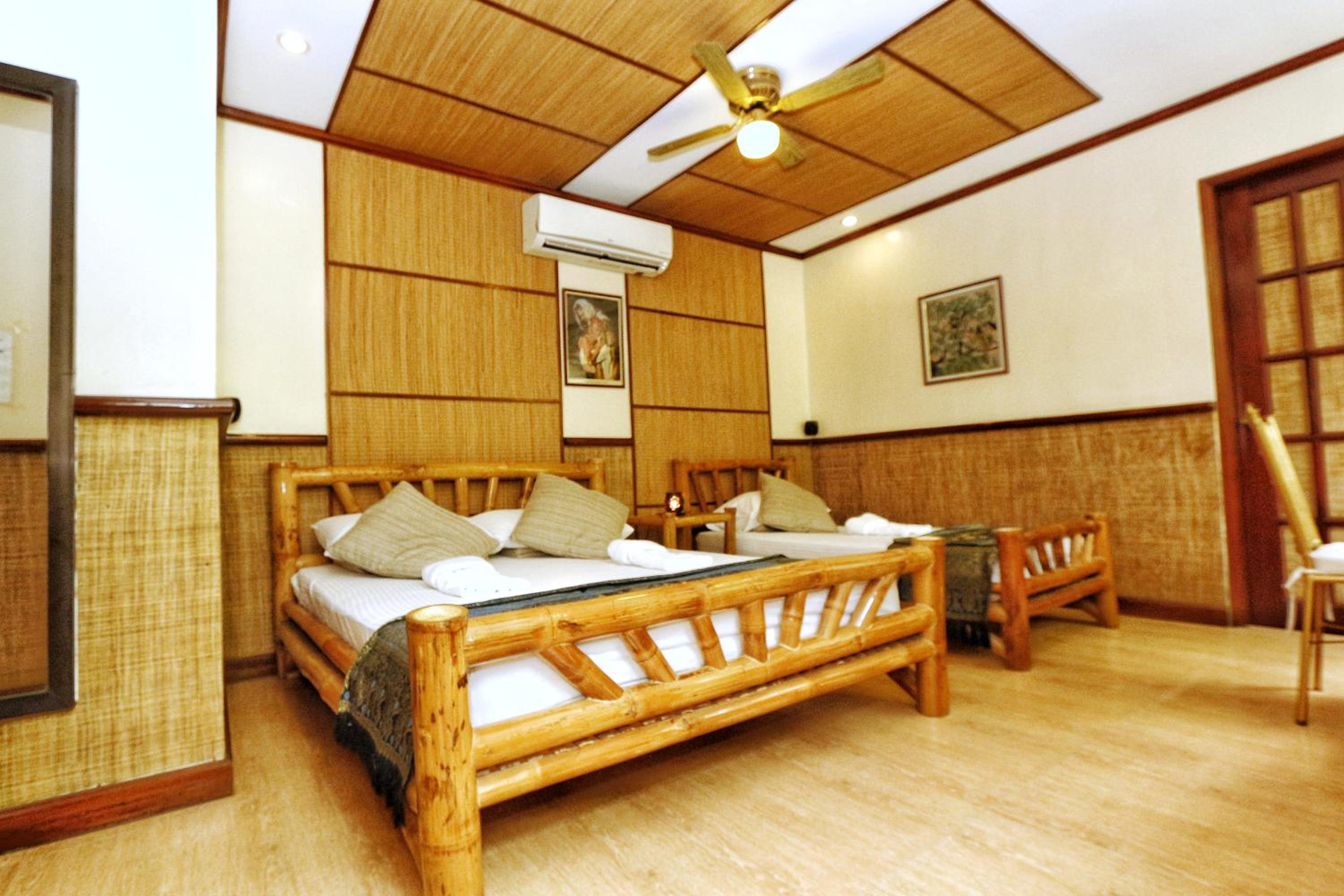 Noni's Resort