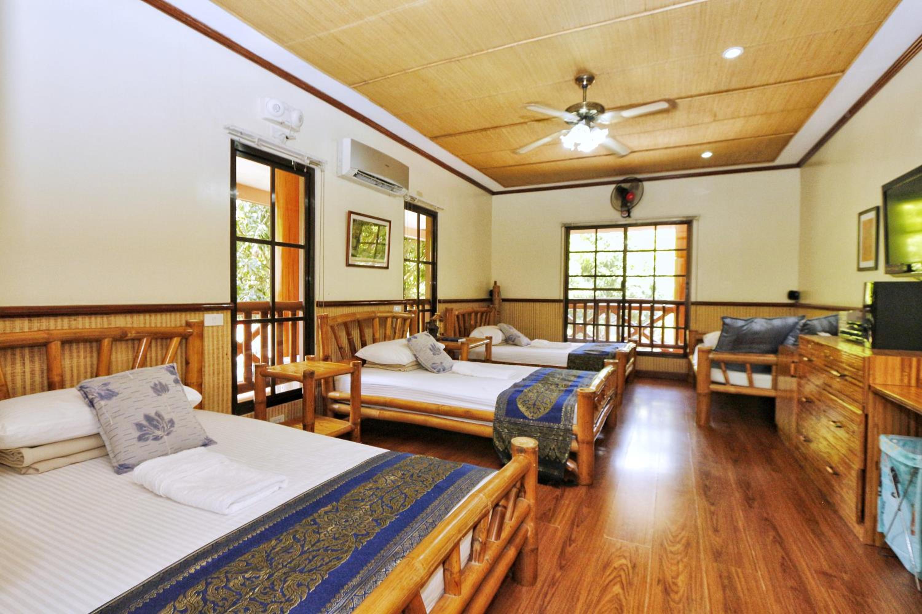 Noni's Resort
