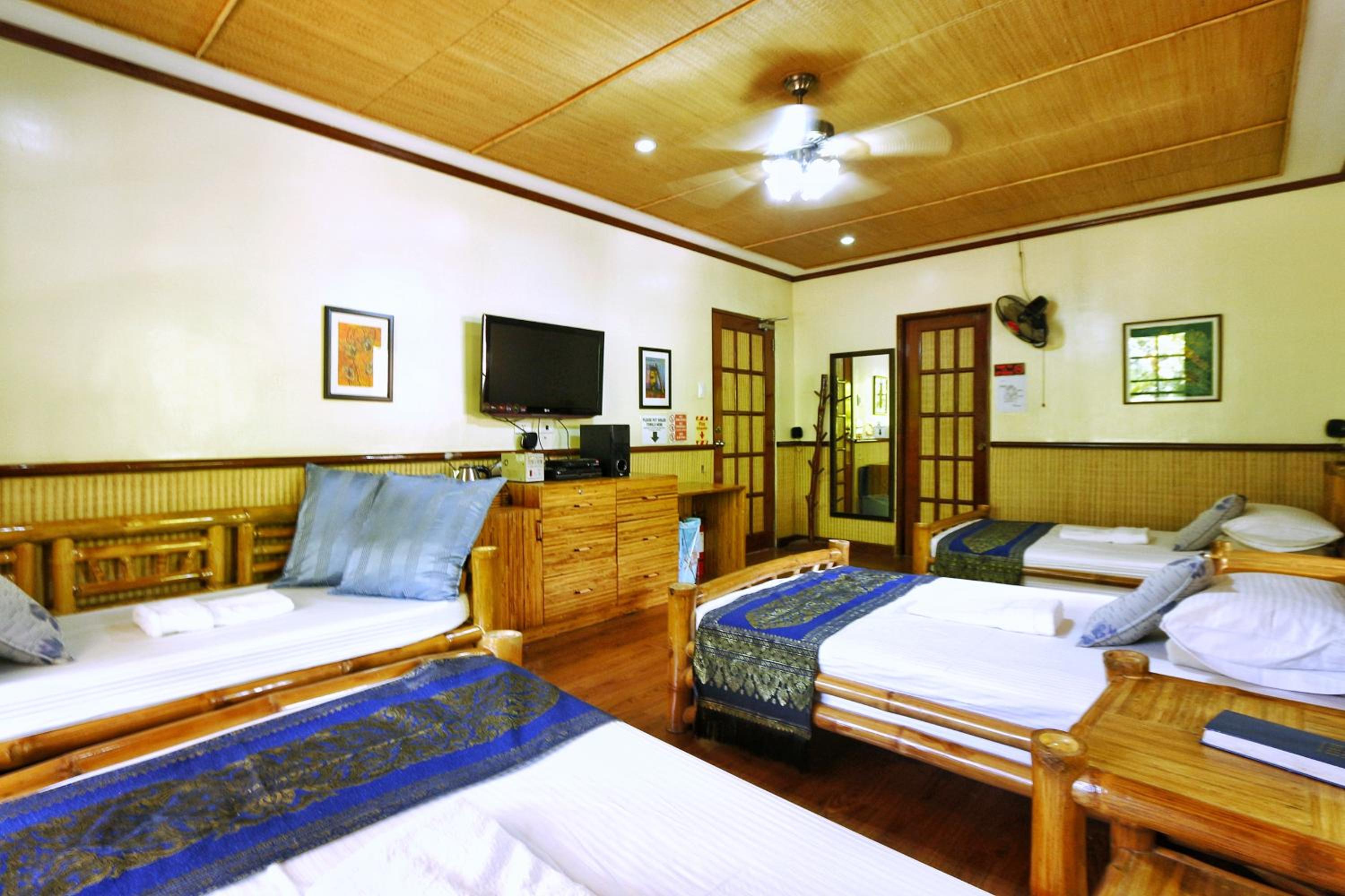 Noni's Resort