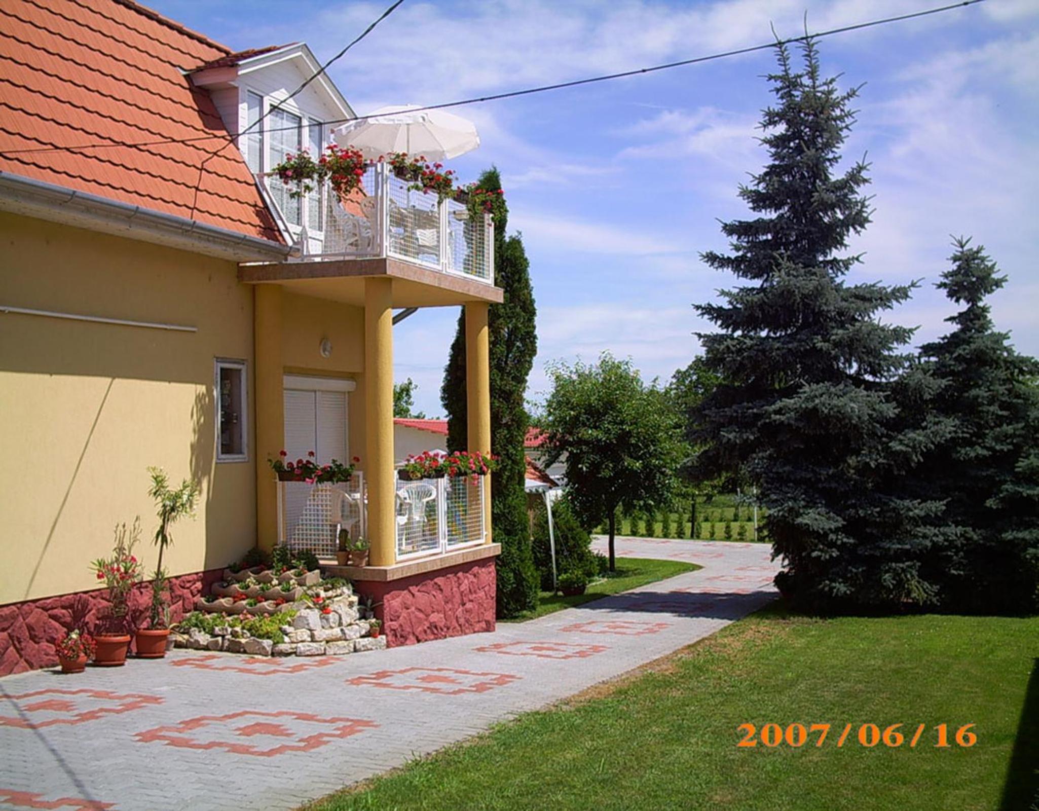Photo 16