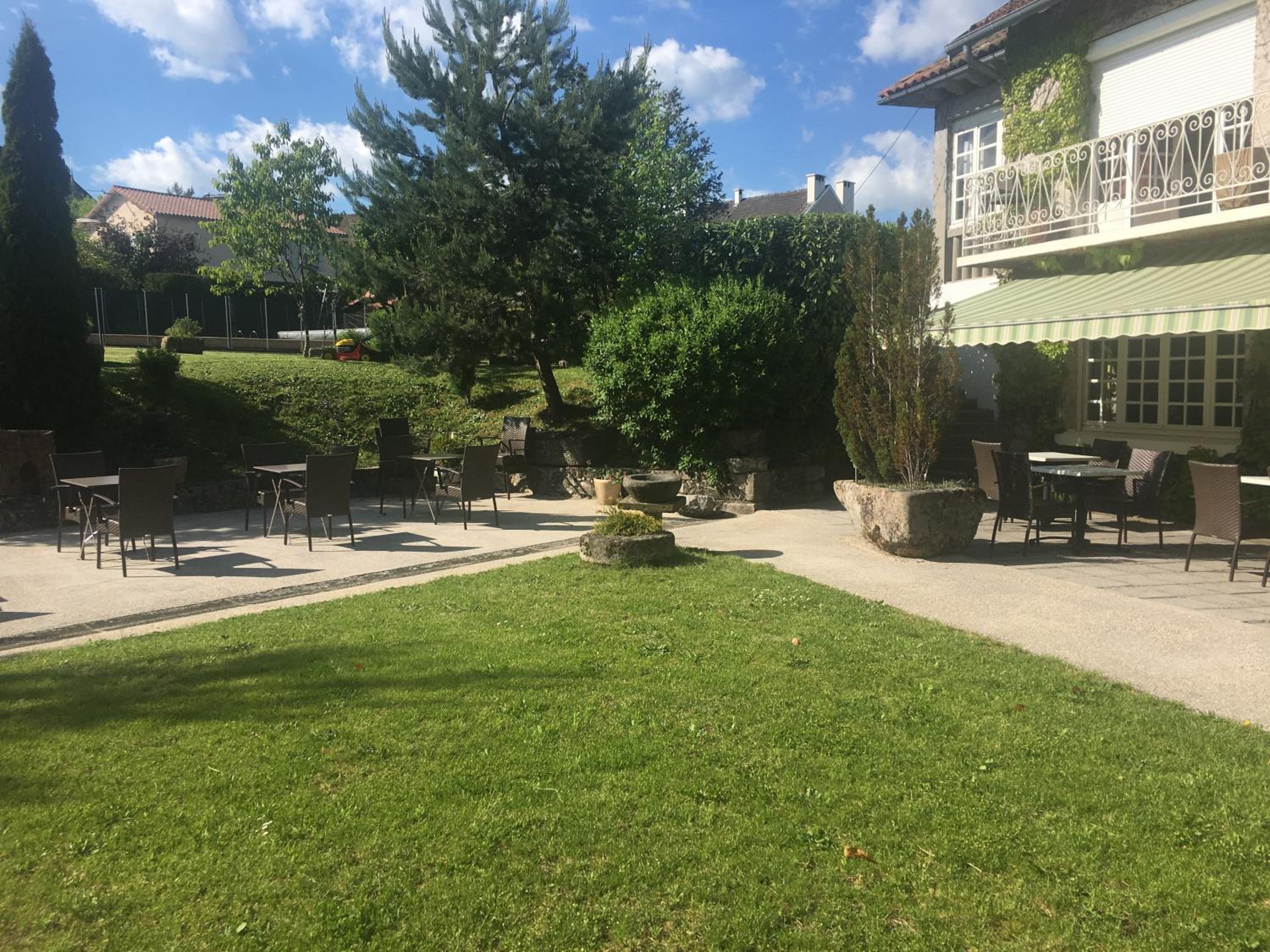 Logis La Thomasse hotel con piscina en Aurillac