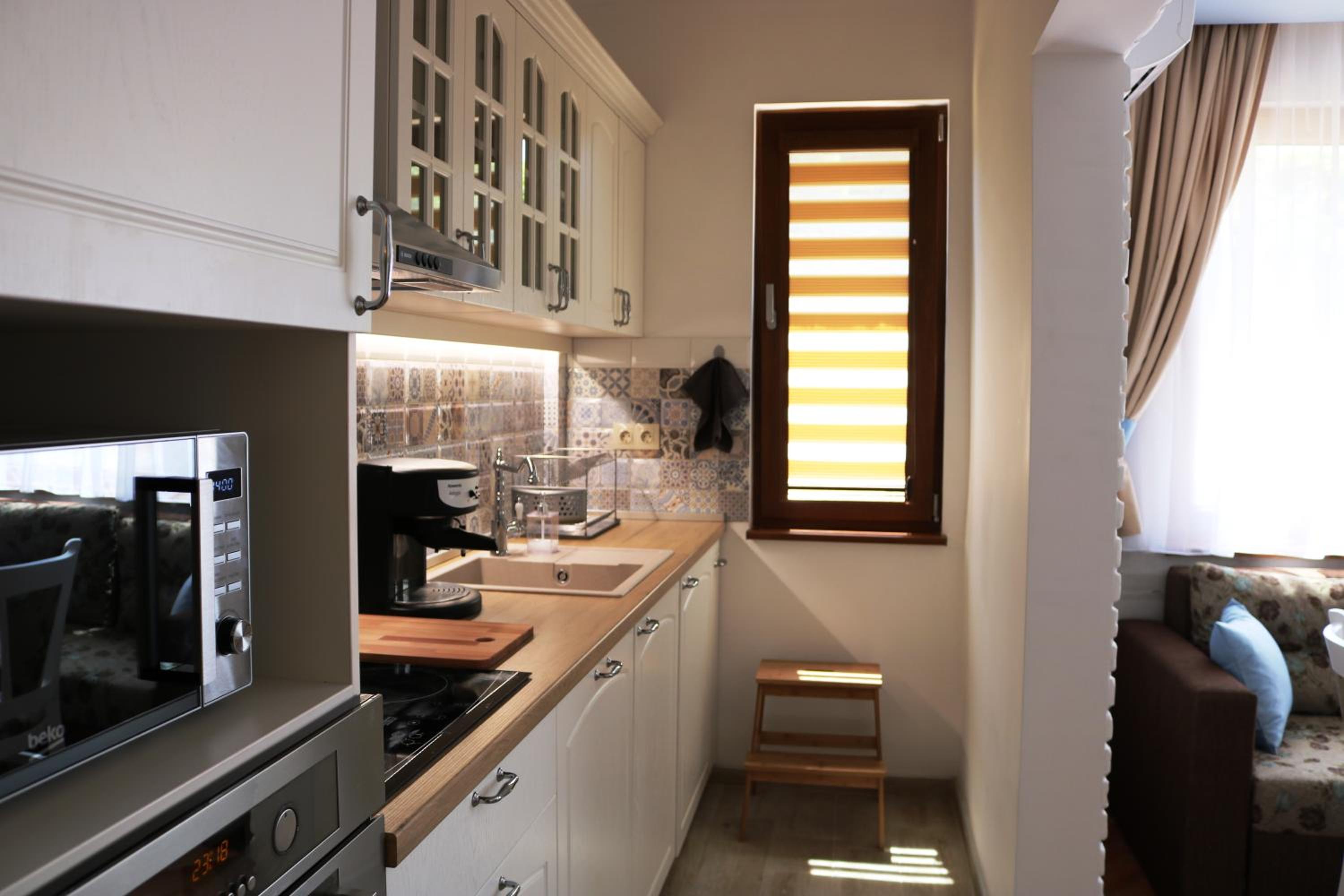 Central Varna Apartment - Lets4Holiday view 5