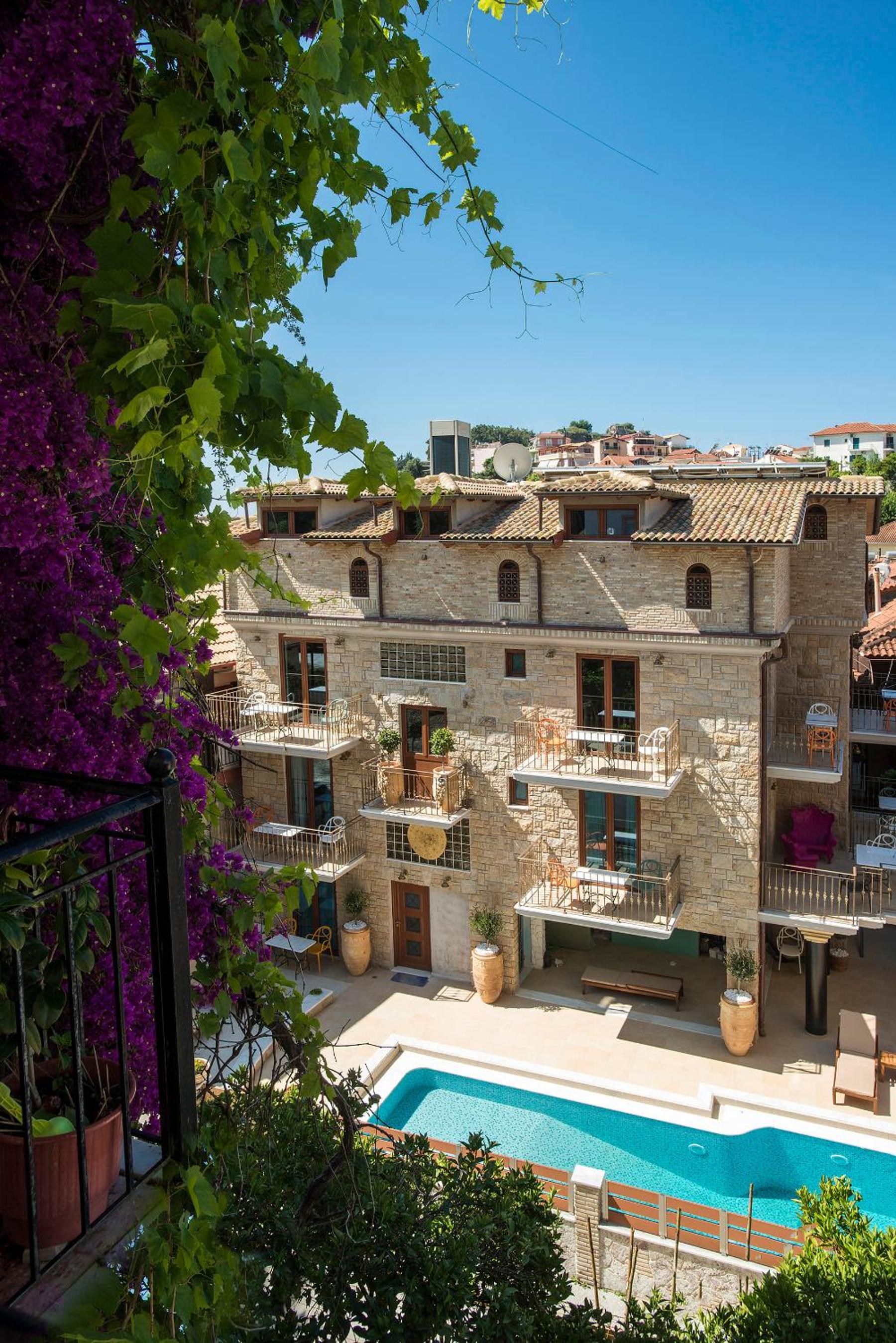 Leda Suites