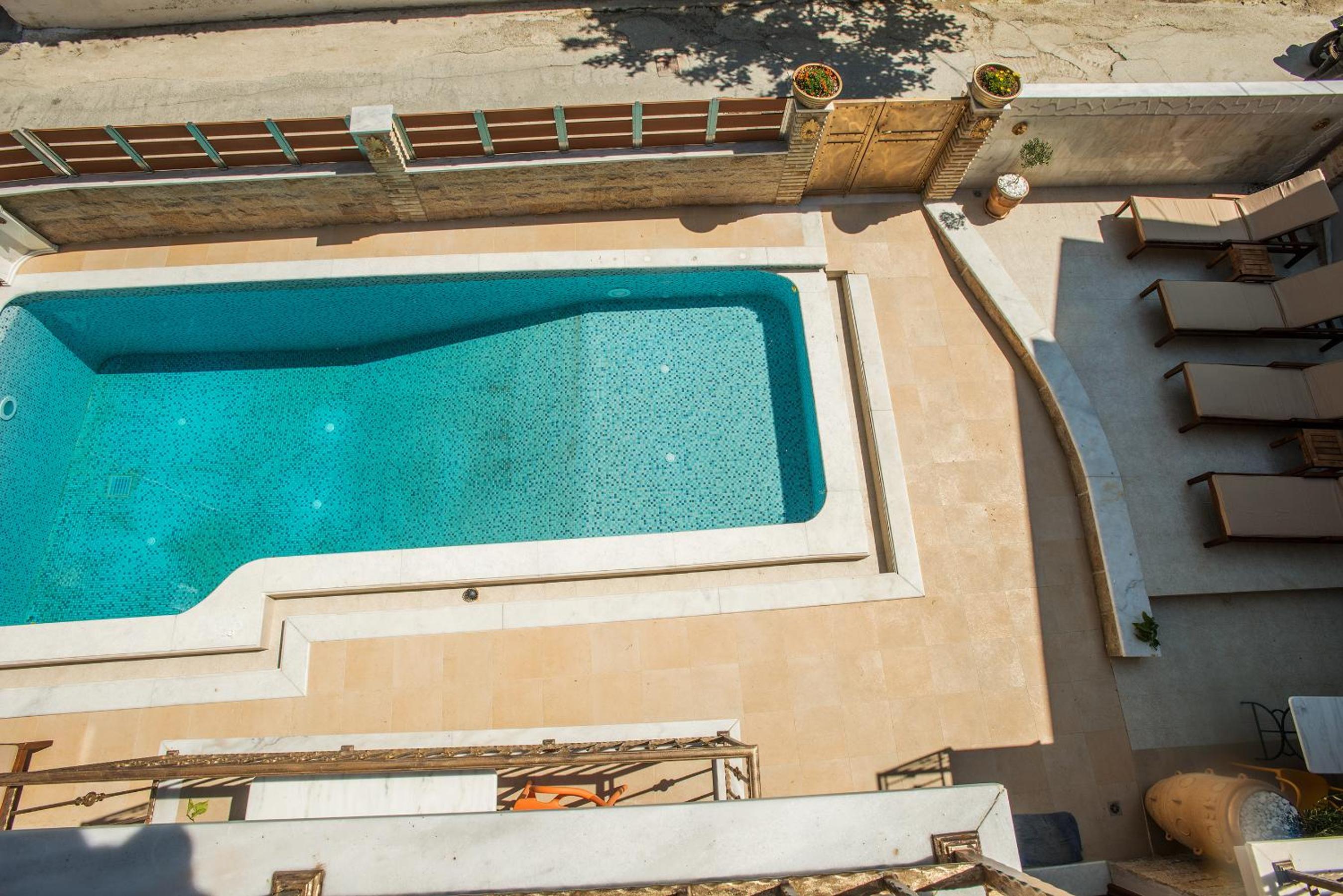 Leda Suites
