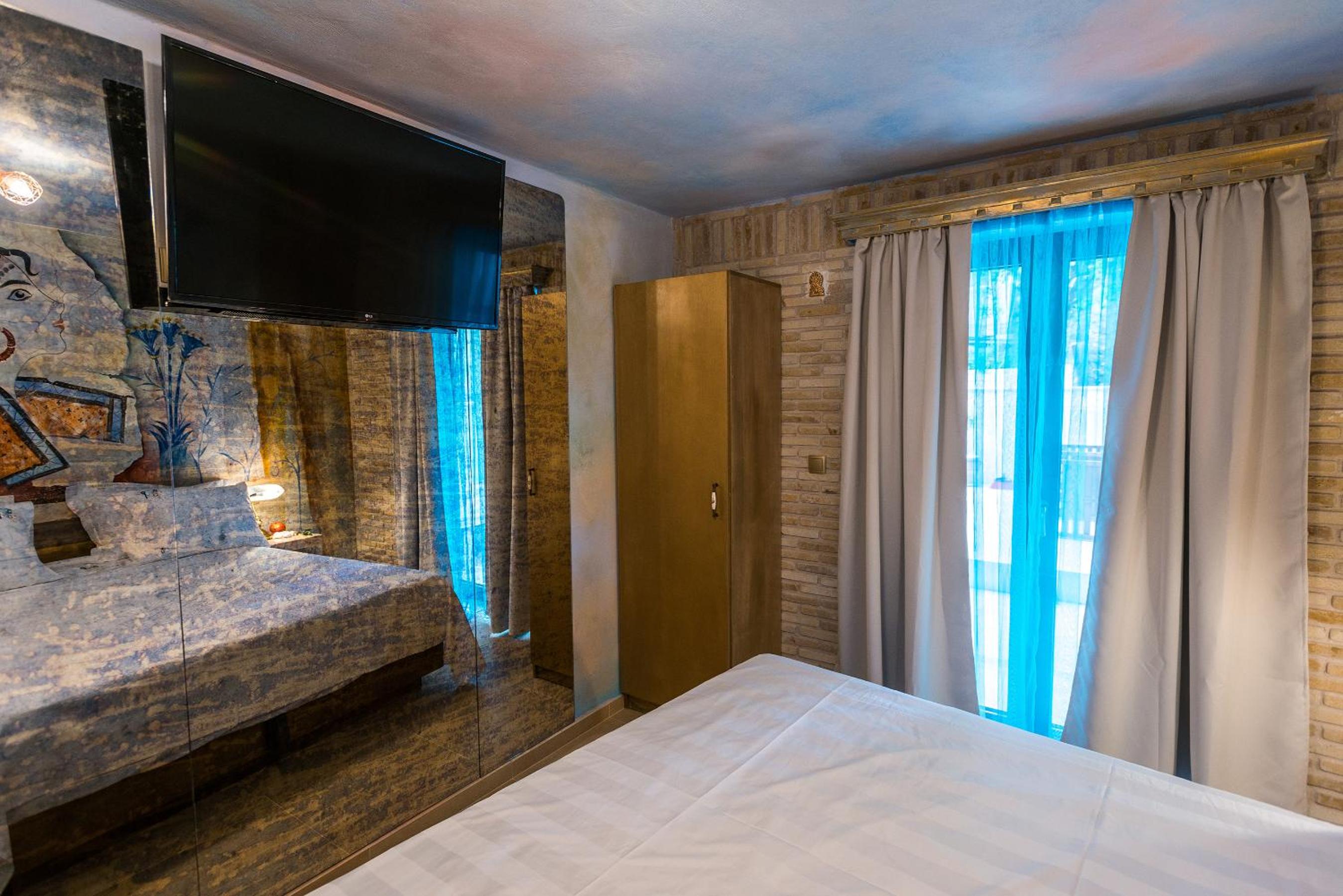 Leda Suites