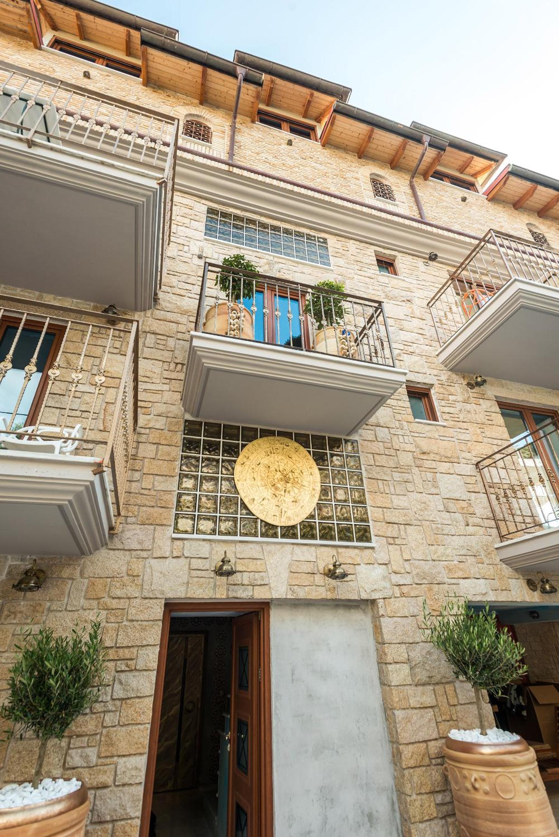 Leda Suites