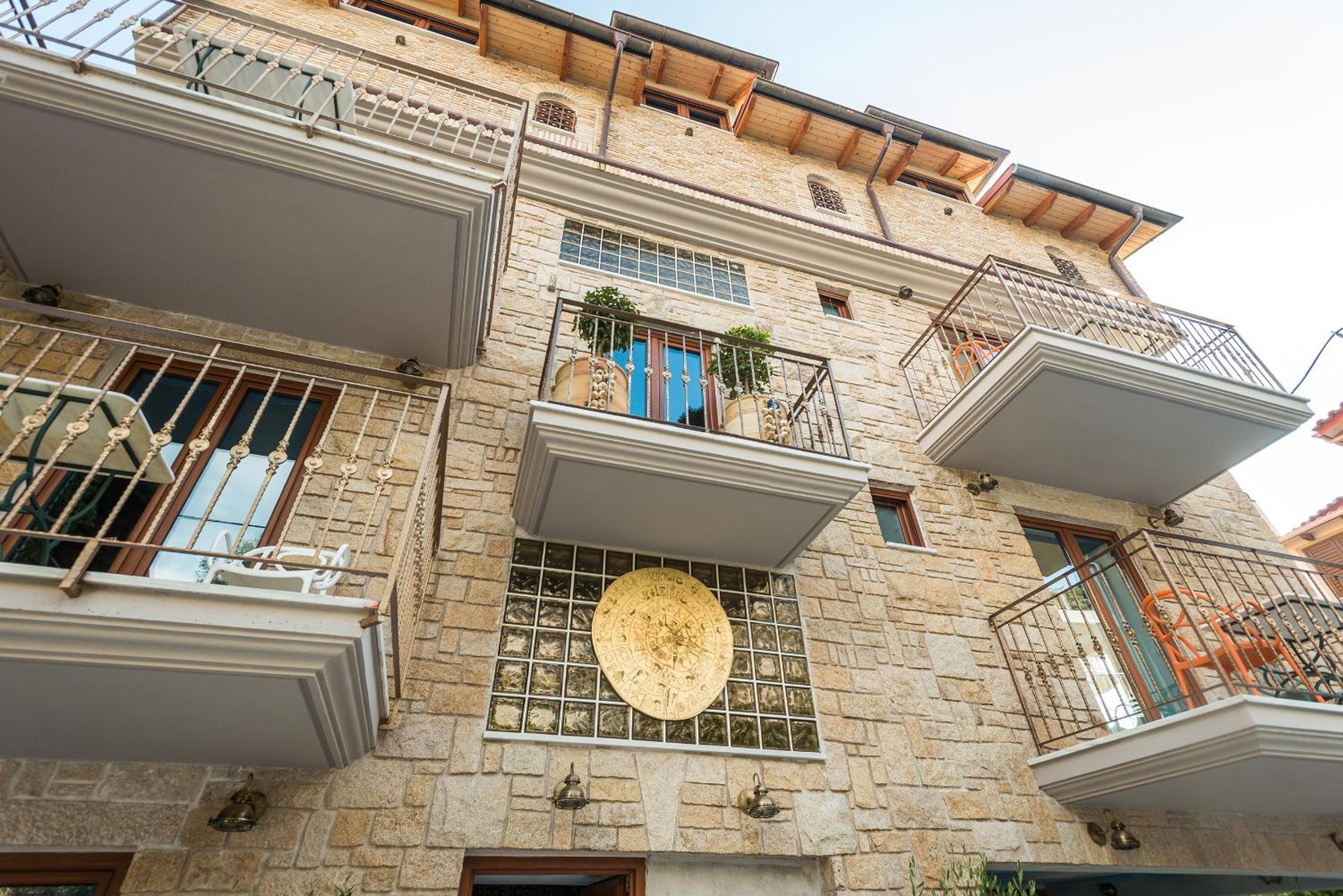 Leda Suites