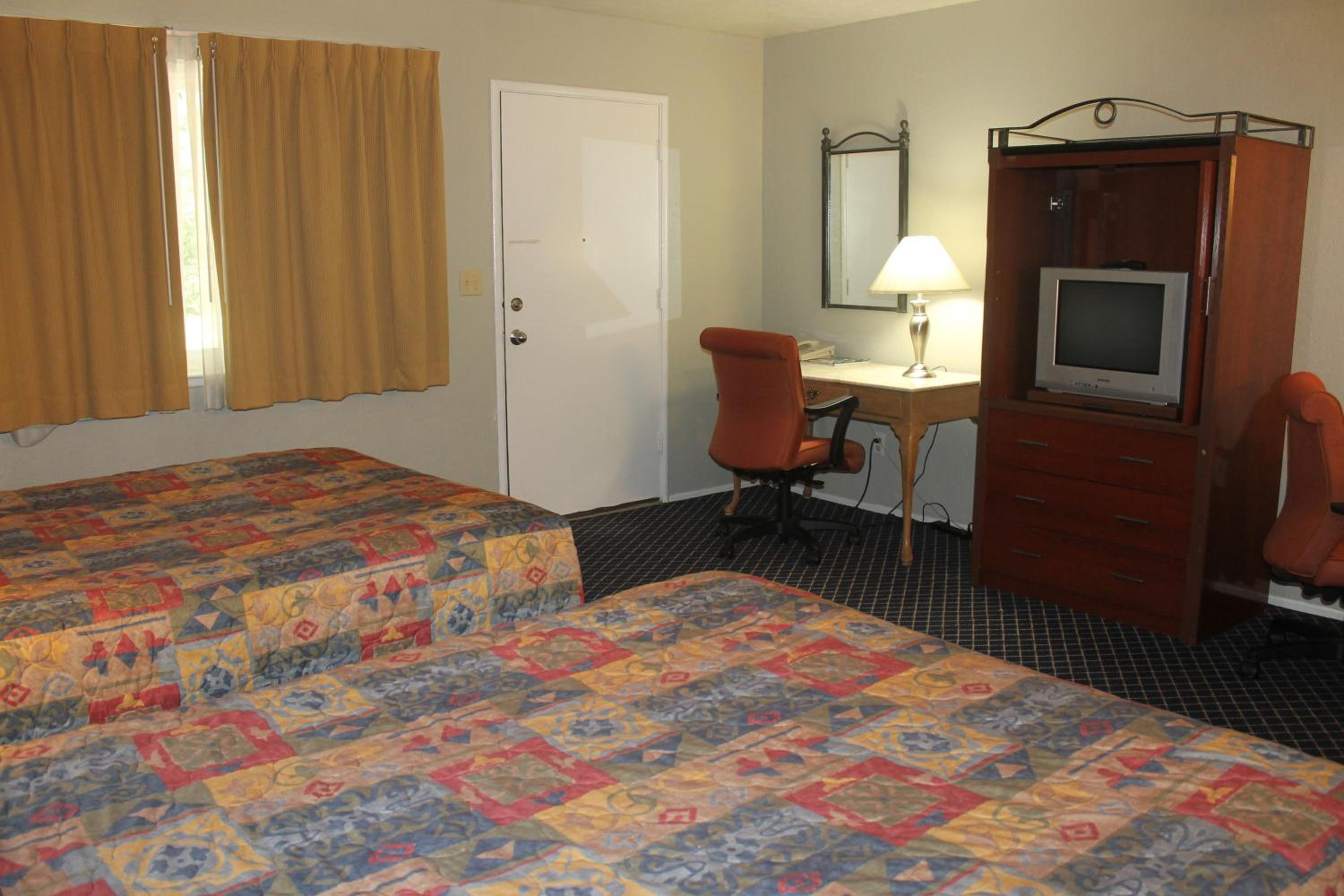 Grass Valley Vacations - Golden Chain Motel - Property Image 3