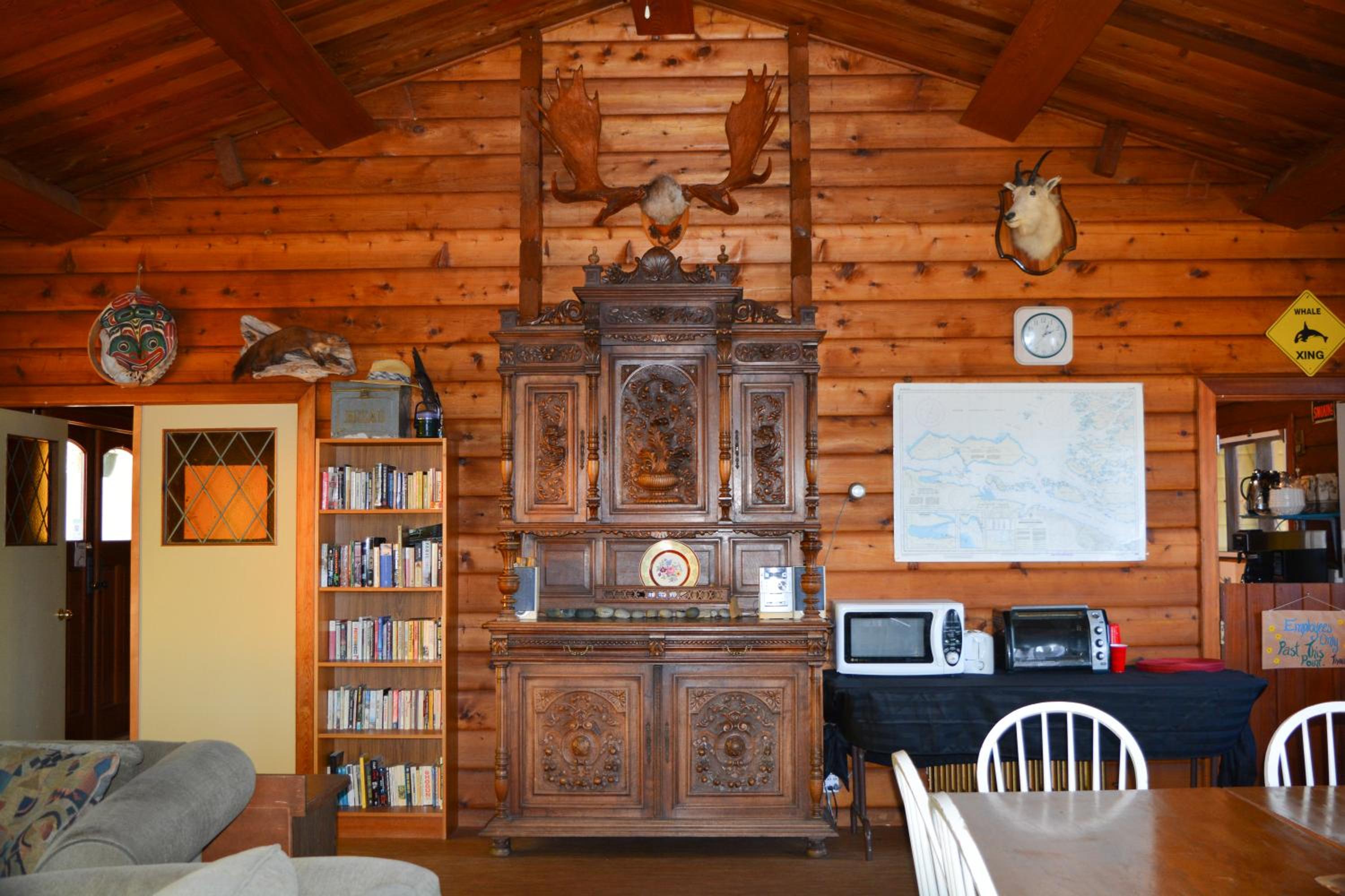 Alert Bay Lodge