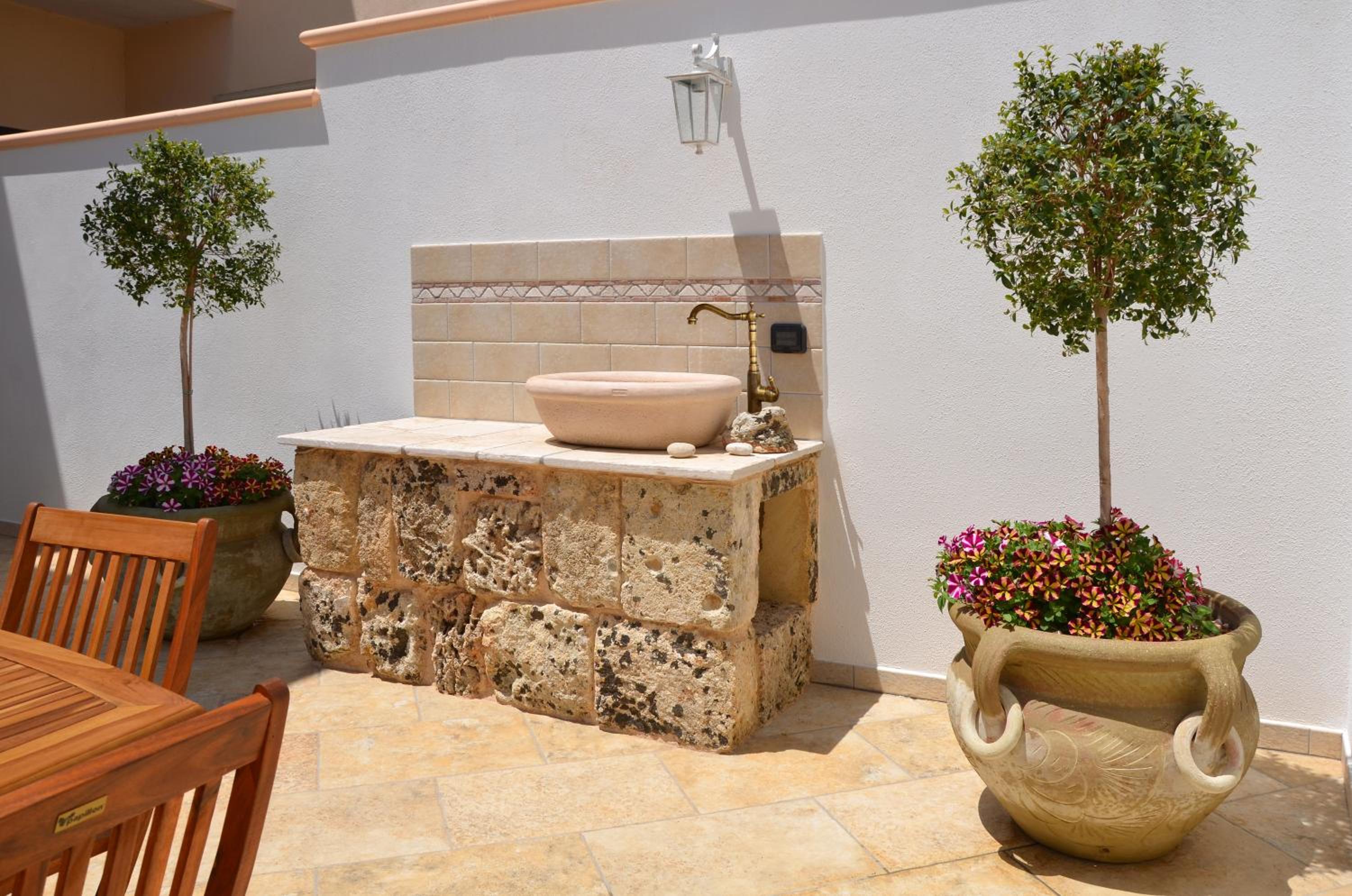B&B Anemos