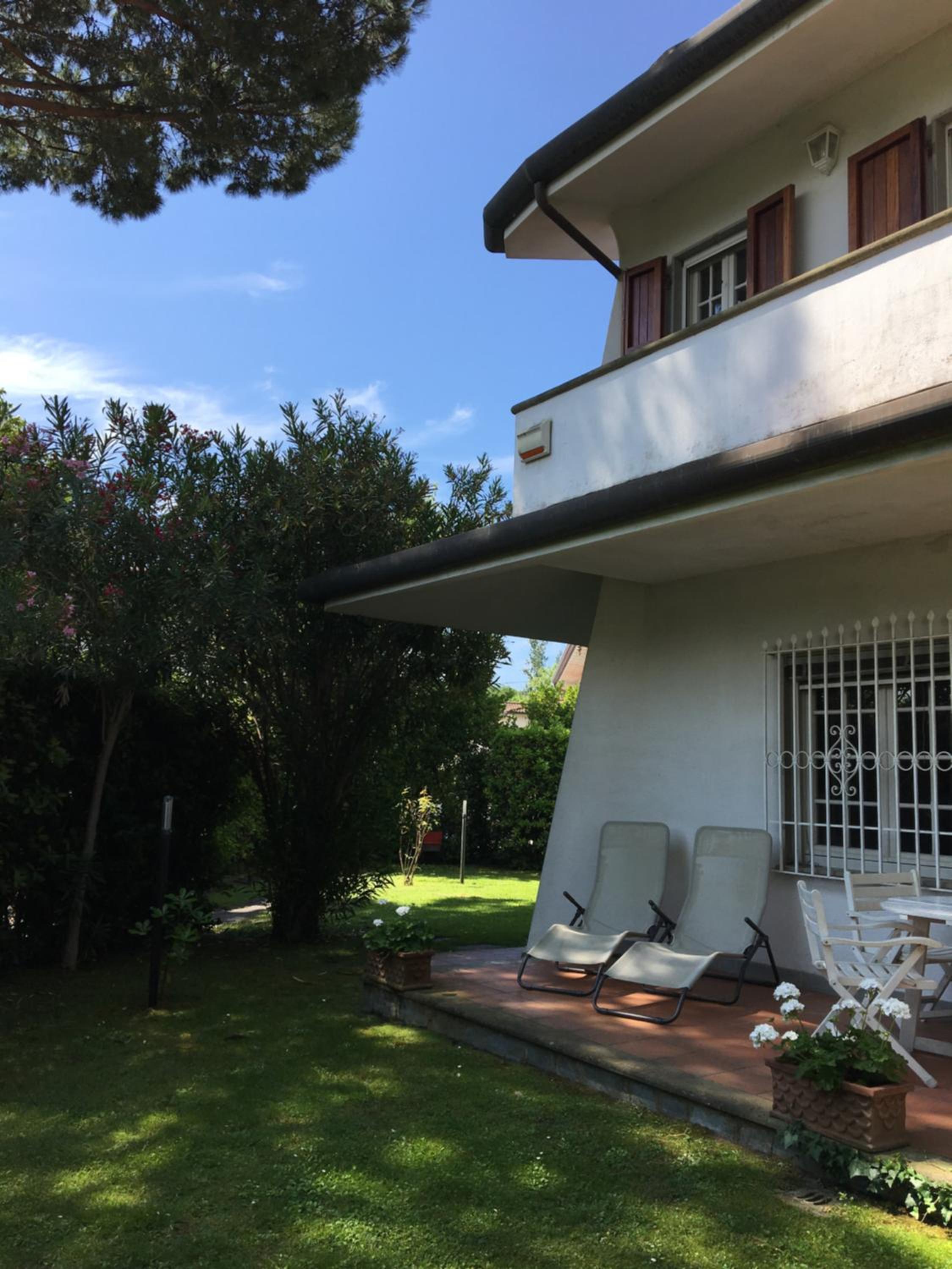 Holiday home Villetta Cinquale view 3