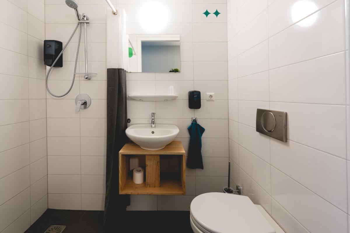 Hotel Nimma en Nijmegen — bathroom