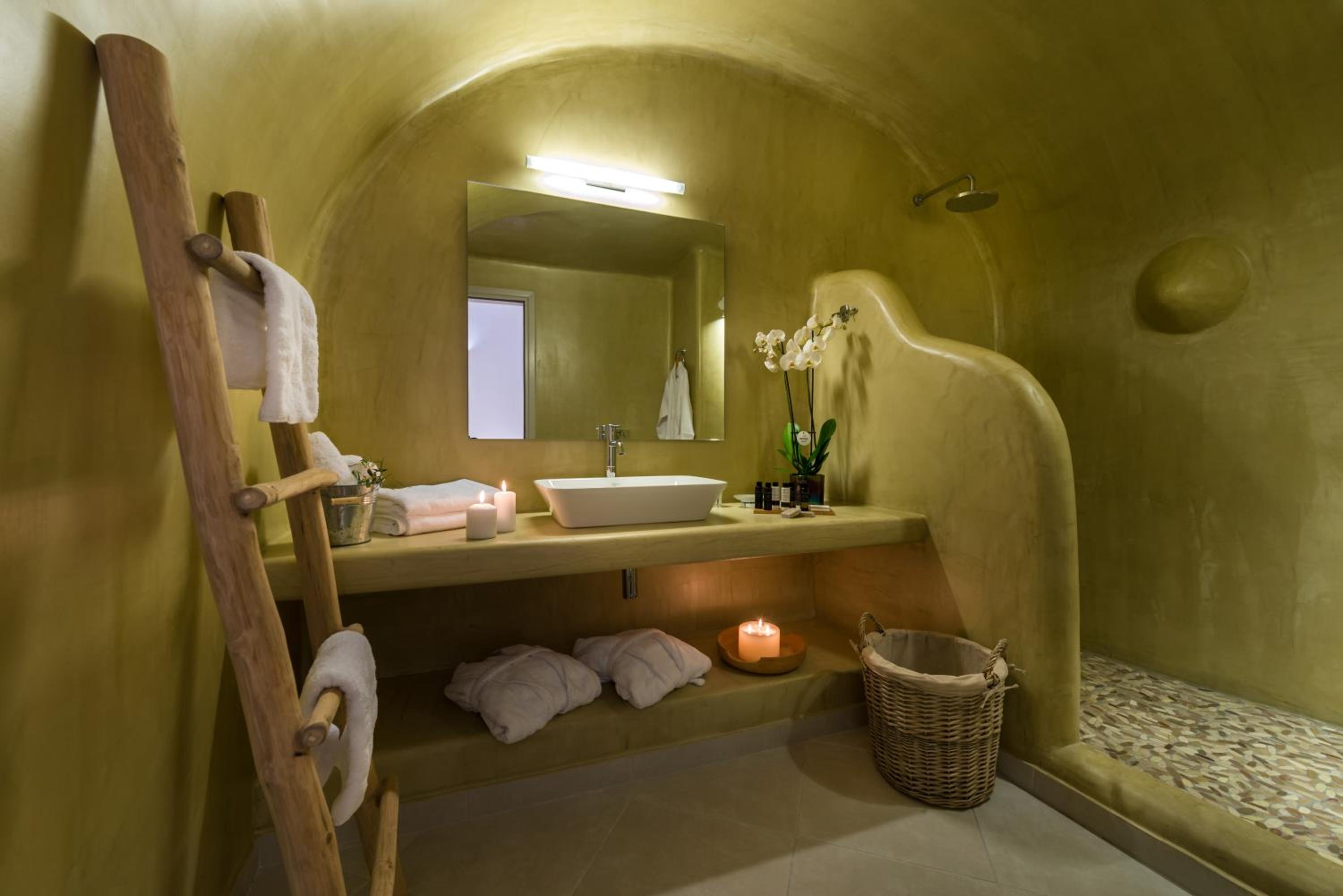 Kima Oia Suites