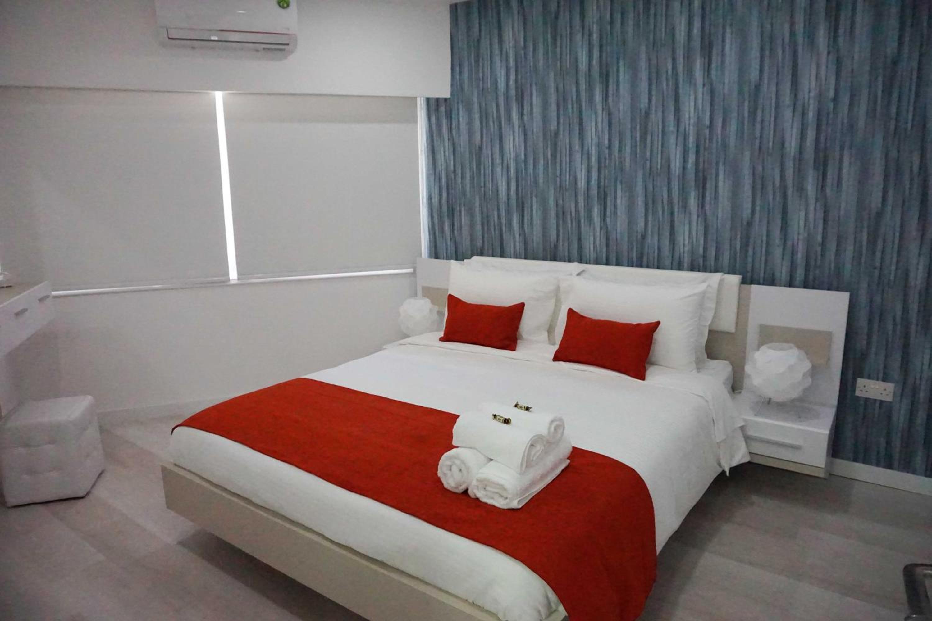 Lazuli Beach & Pool Apartment 501 view 3