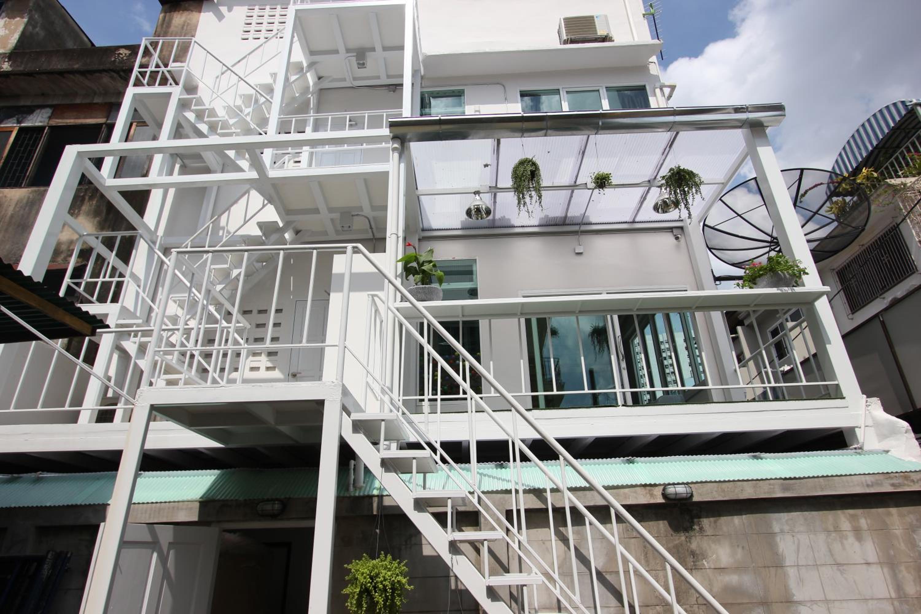 Diff Hostel