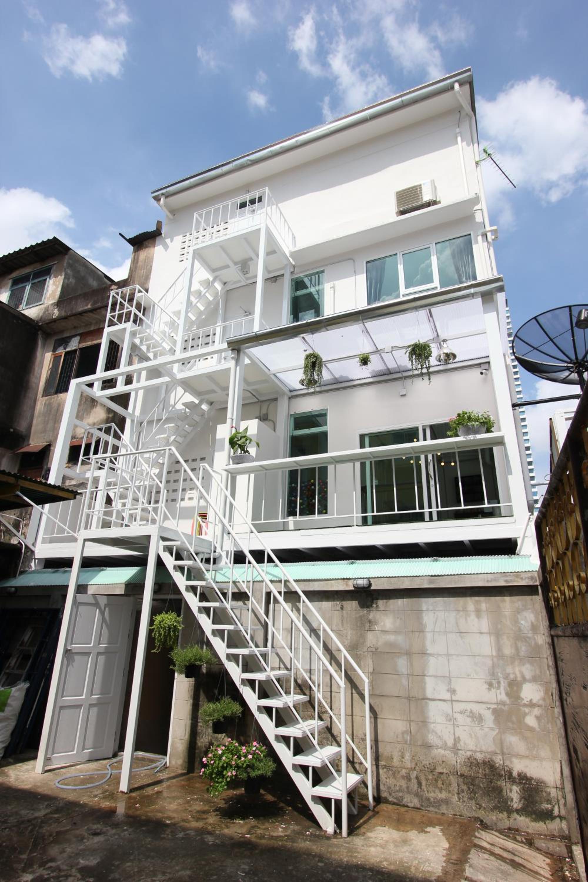Diff Hostel