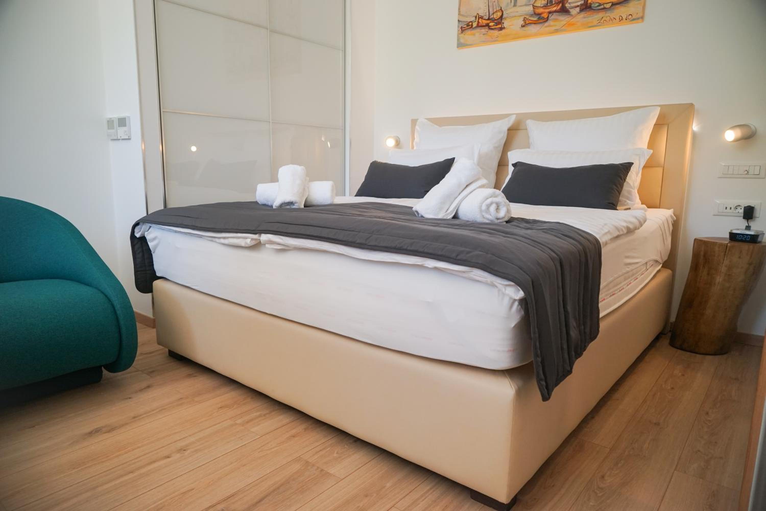 Destino City Apartments by Belmont Realty