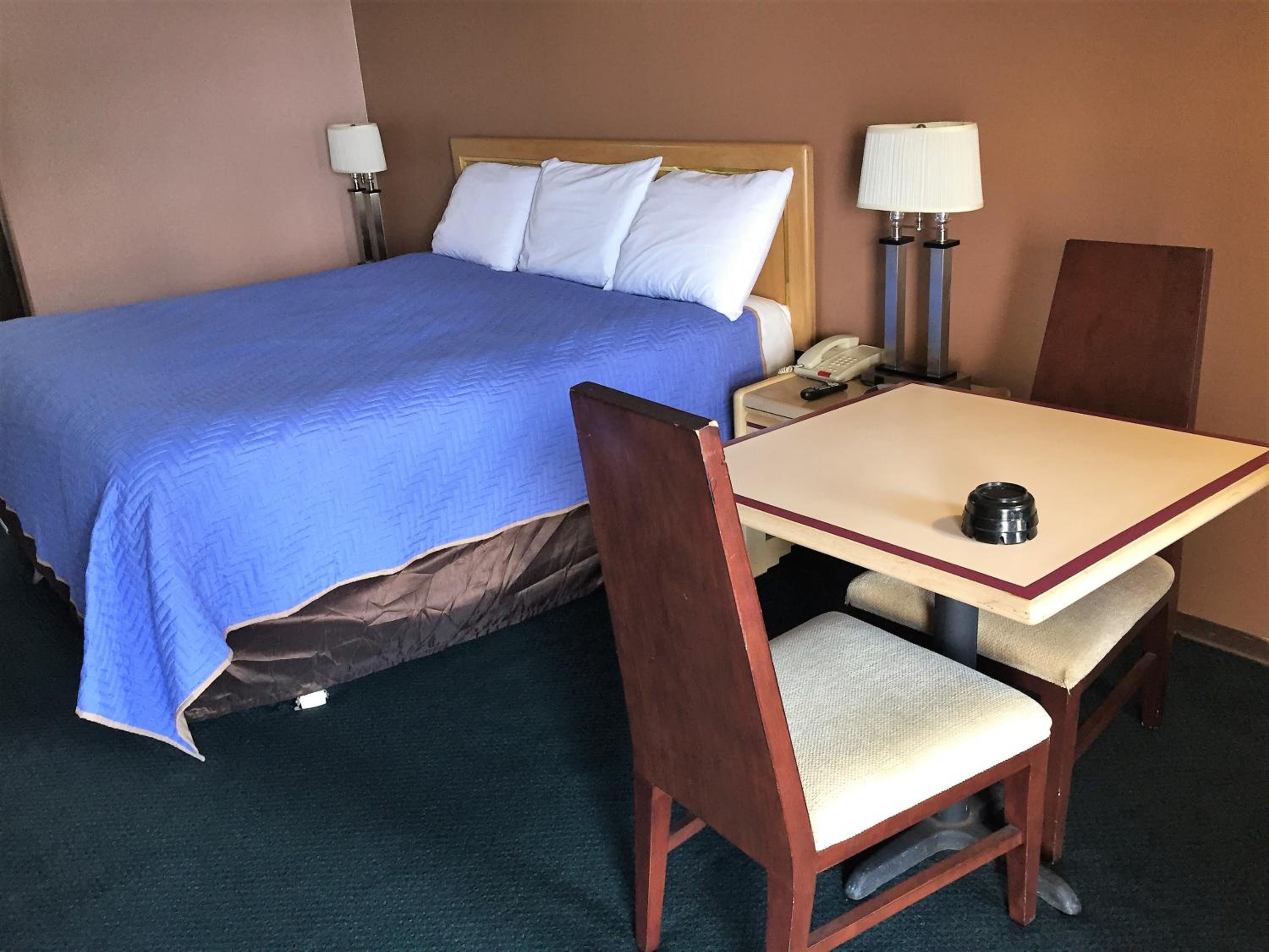 OYO Hickory House Inn