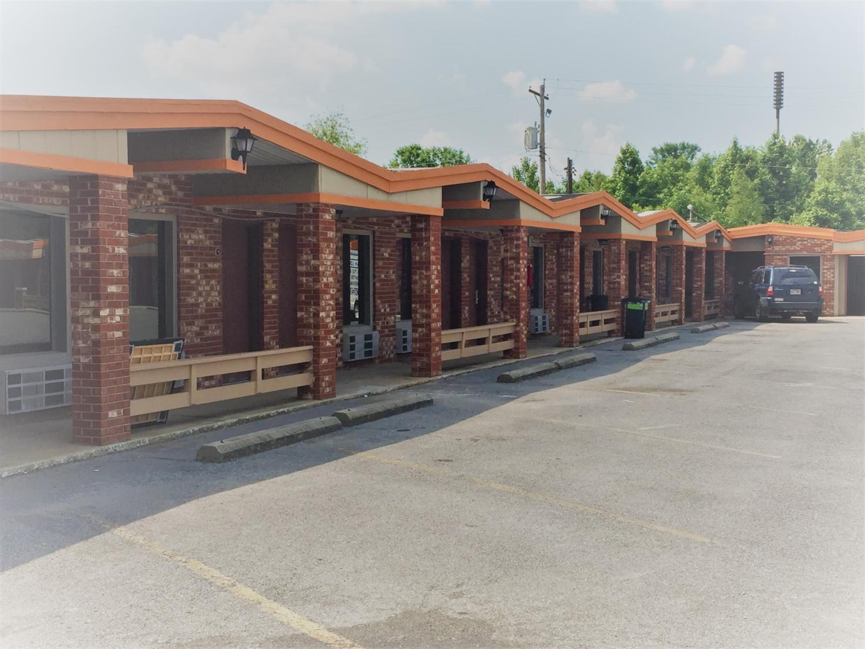 OYO Hickory House Inn