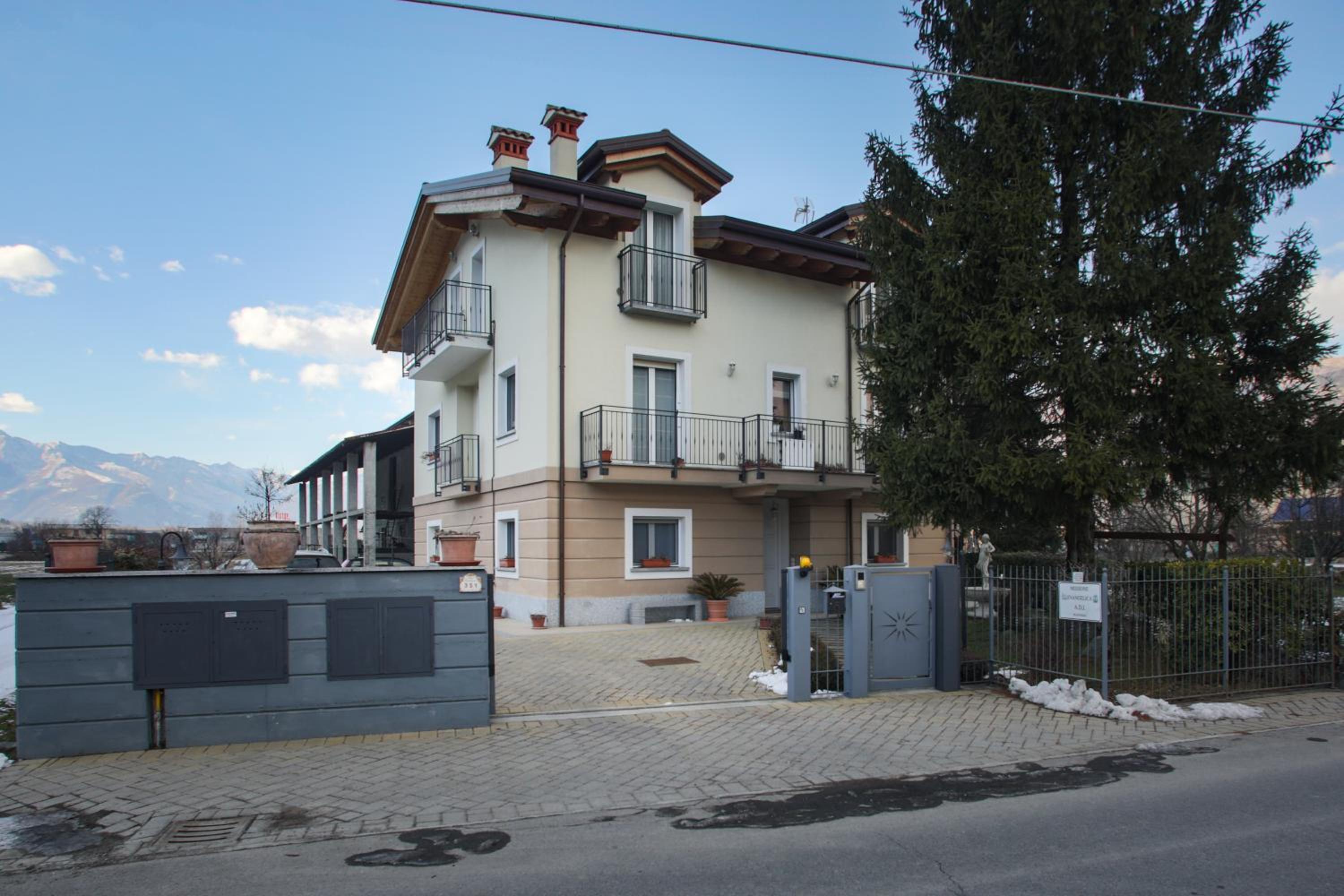 Photo 8